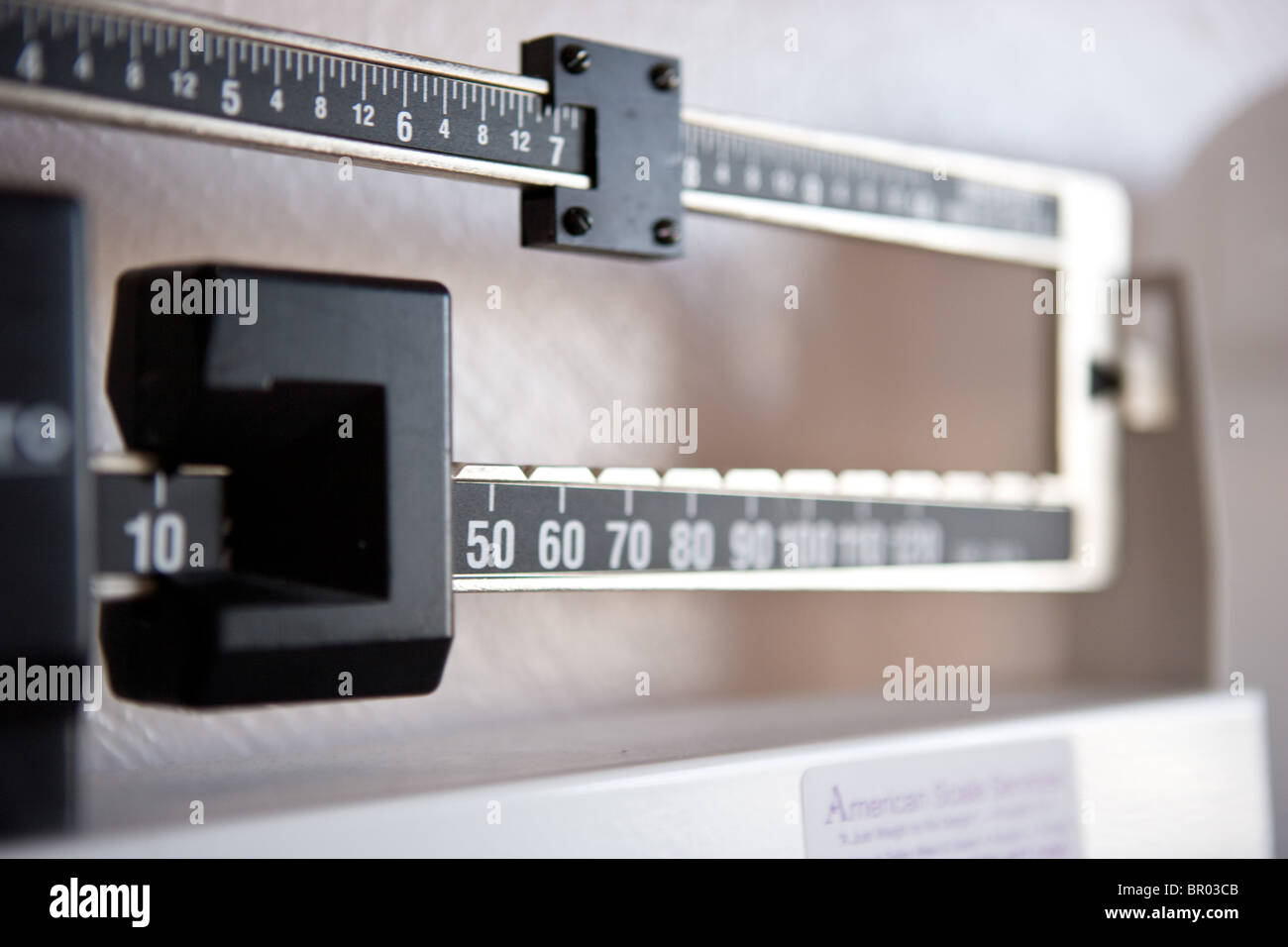 scale weigh weight adjust what you weigh pound Stock Photo Alamy