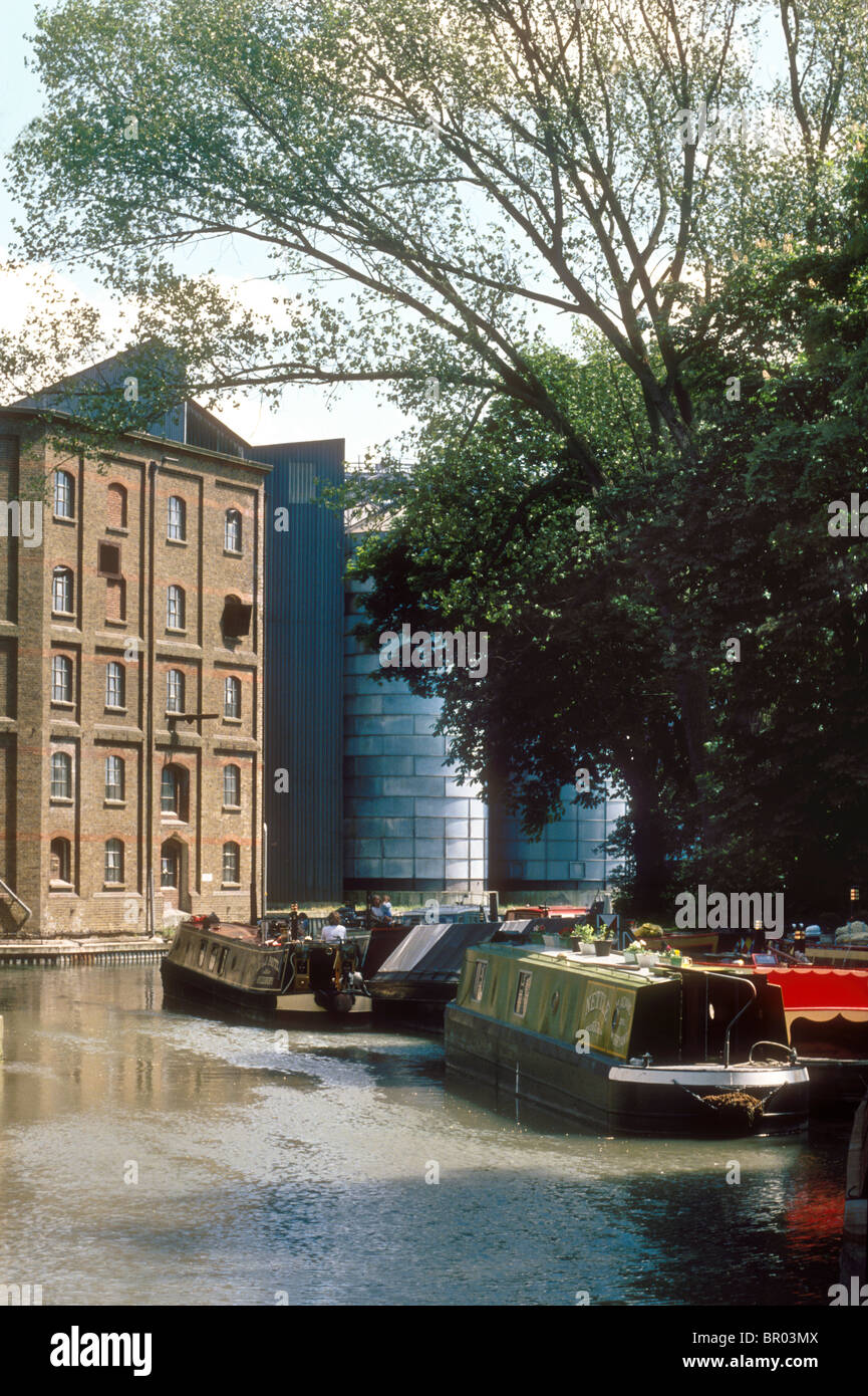 Grand union canal wendover arm hi-res stock photography and images - Alamy