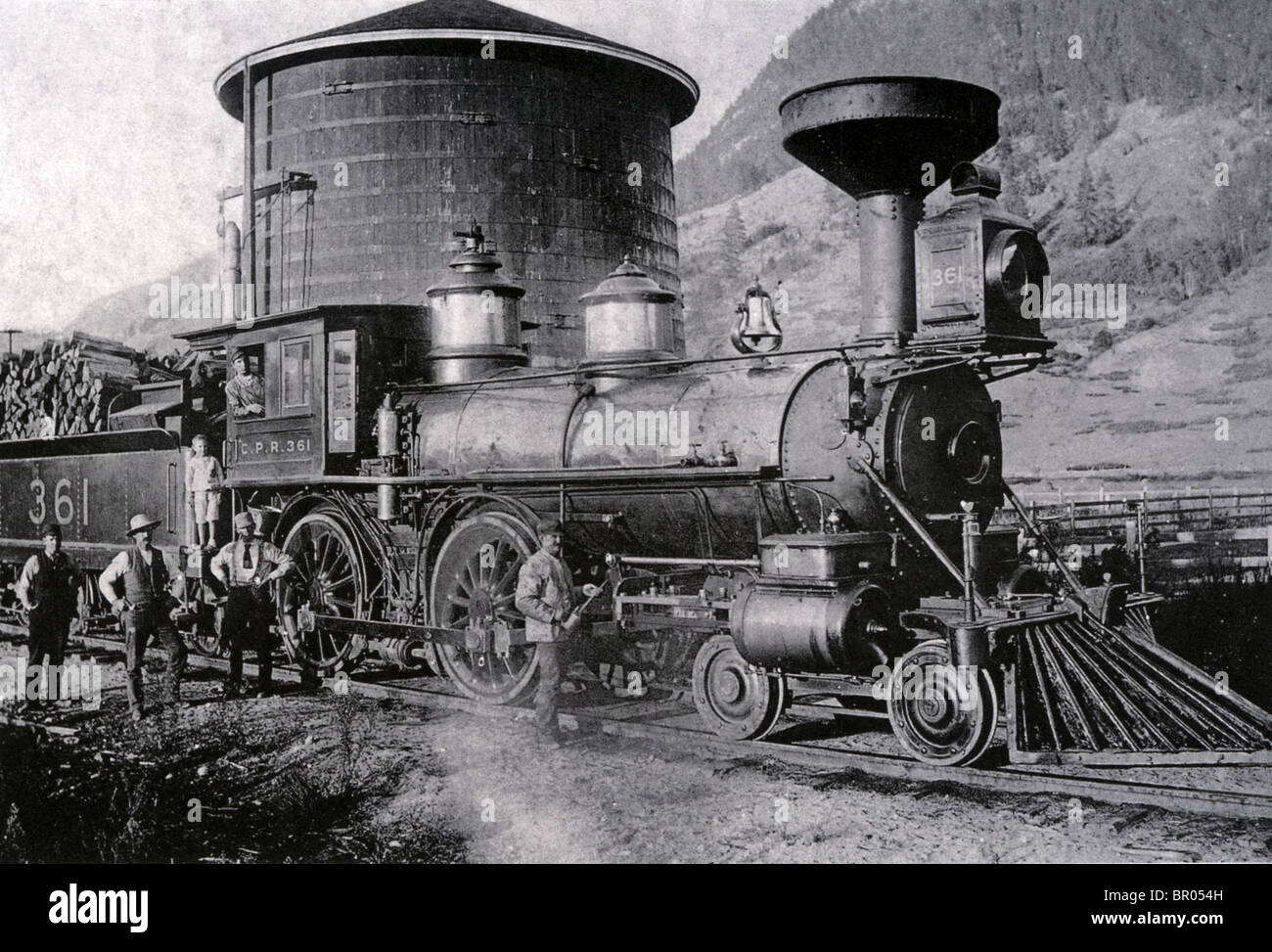 CANADIAN PACIFIC RAILWAY steam engine 361 (a 4-4-0) at Shuswap Station near Kamloops about 1910 Stock Photo