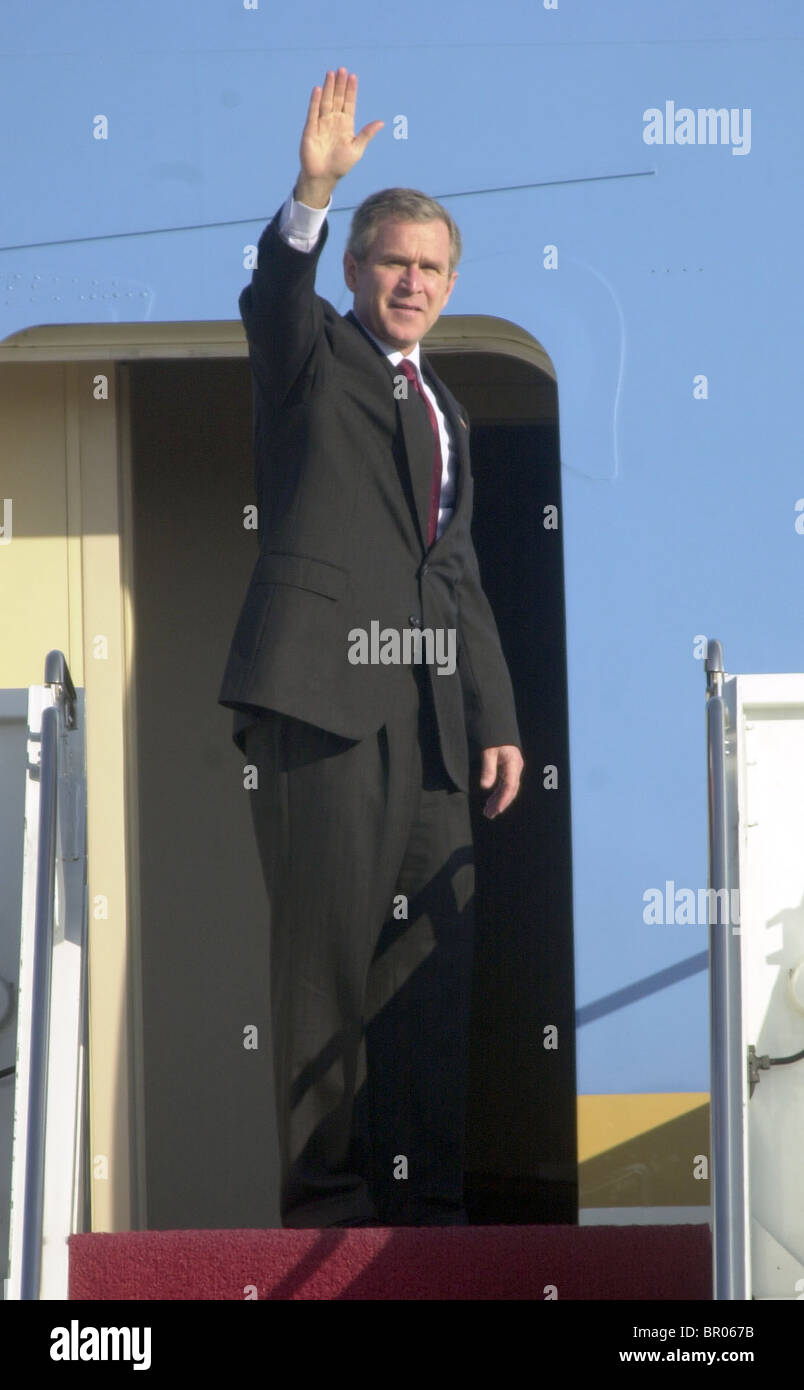 President George Bush waves before boarding Airforce One Stock Photo ...