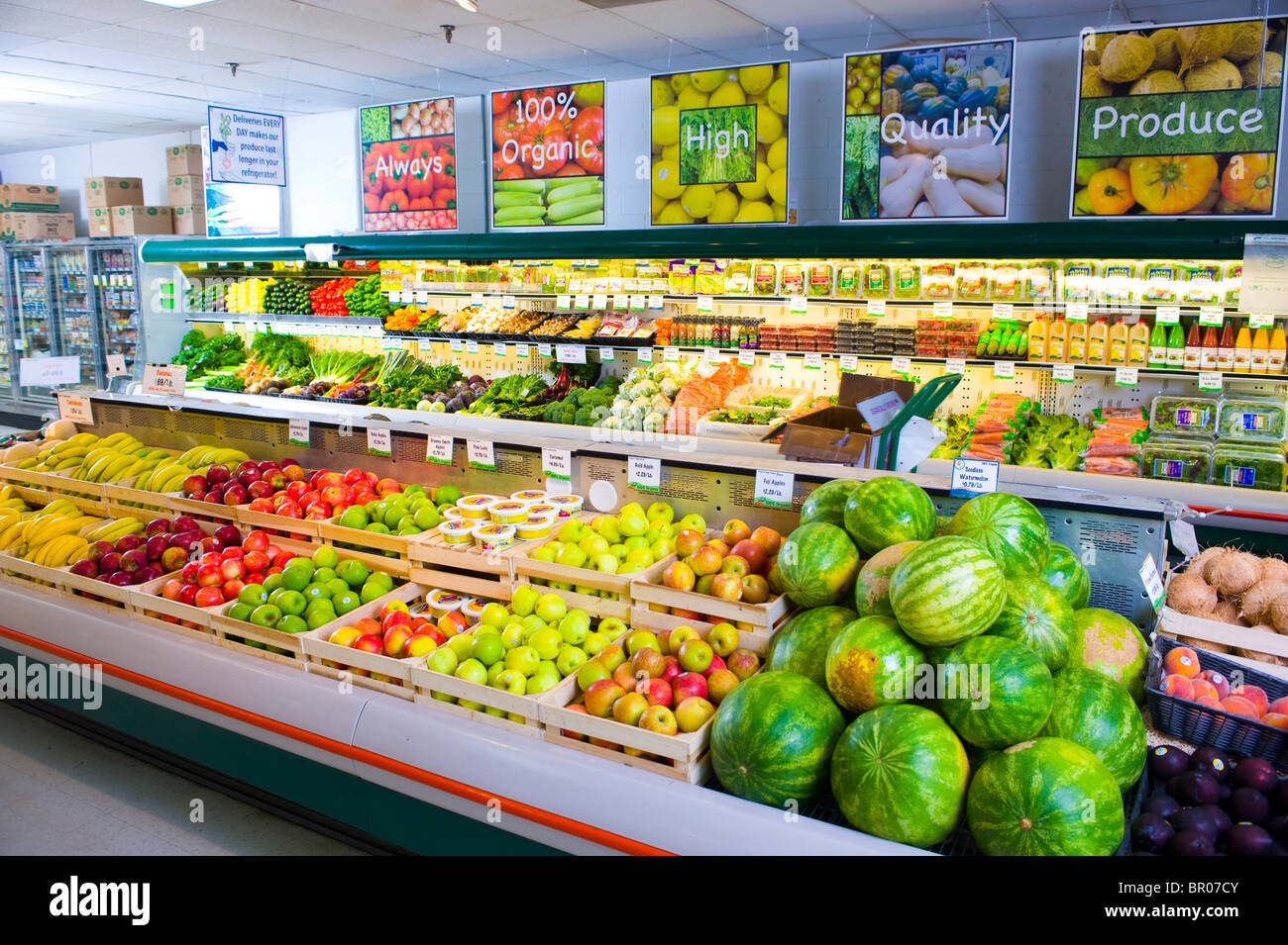 USA Maryland MD Organic only grocery store market natural foods and produce display Stock Photo