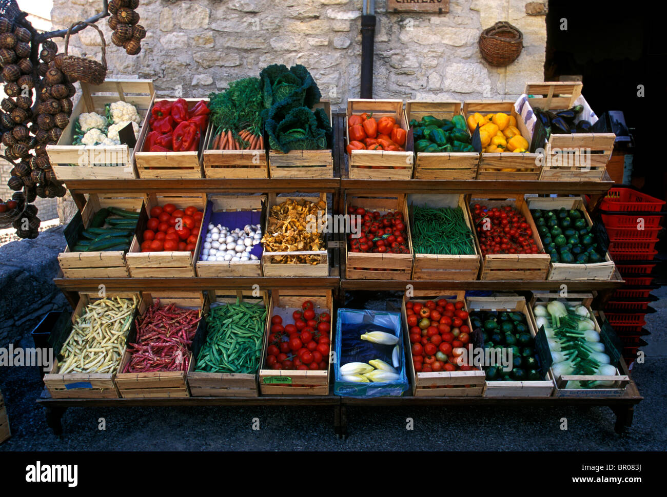 grocery store, fruit and vegetable market, hilltop village, hilltop village of Gordes, village of Gordes, Gordes, Provence, France, Europe Stock Photo