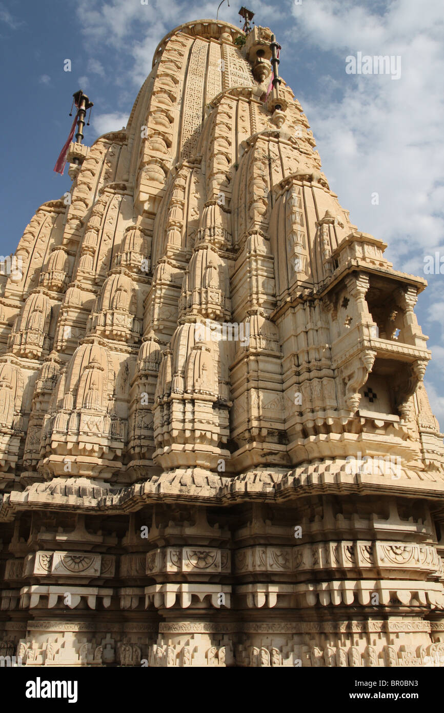 Blue skies over the intricately carved white stone sculptures covering the Jagdish Hindu temple in Udaipur, Rajasthan. Stock Photo