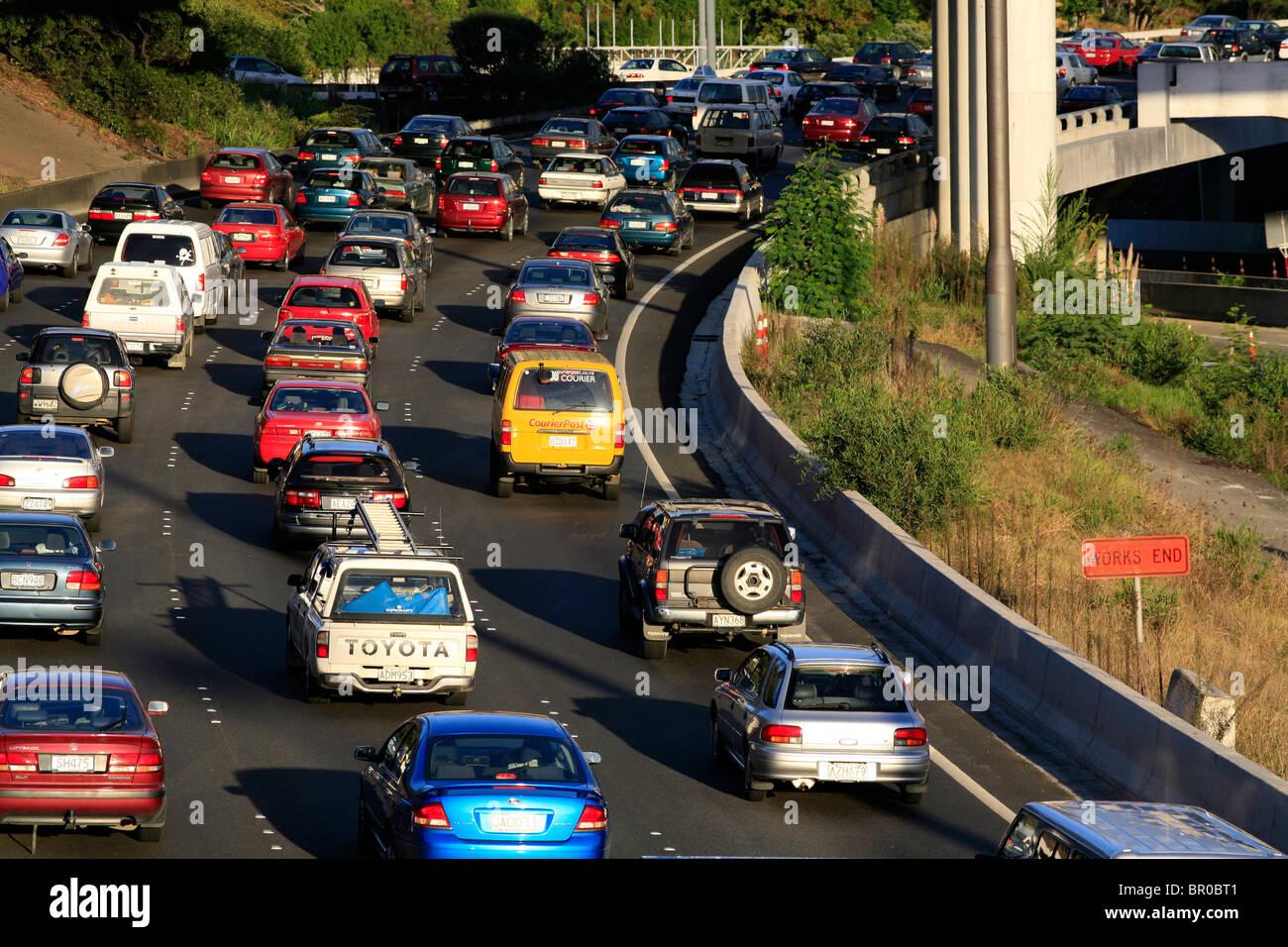 traffic-in-auckland-new-zealand-stock-photo-alamy