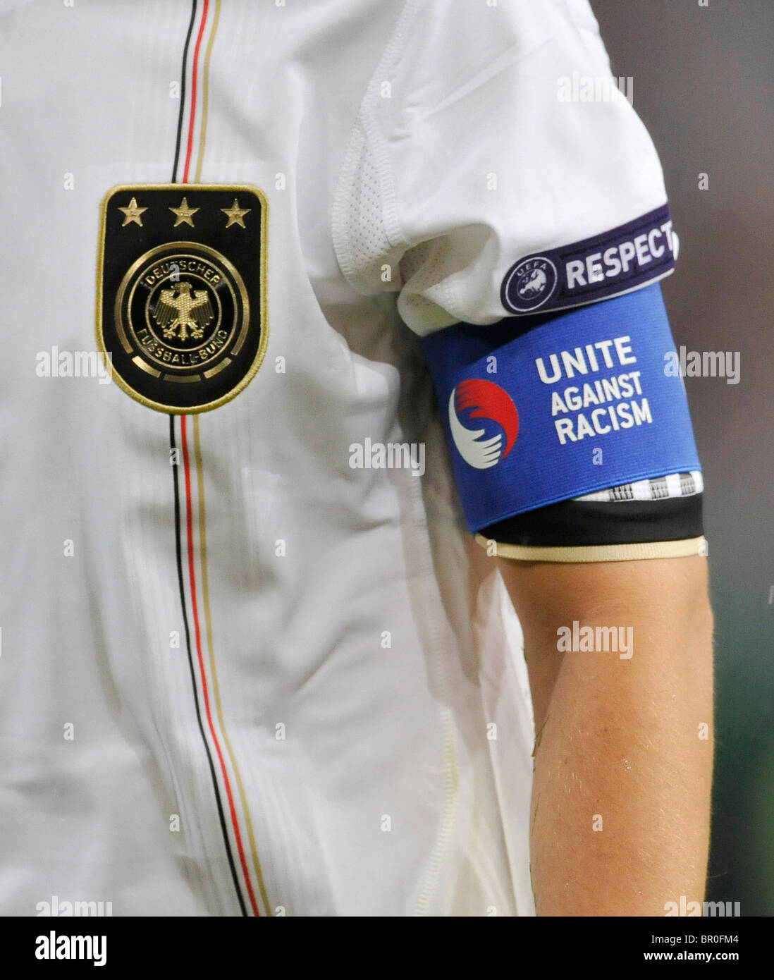 EUFA No to Racism Captain Armband Fascia Capitano Brazalete Capitan Respect