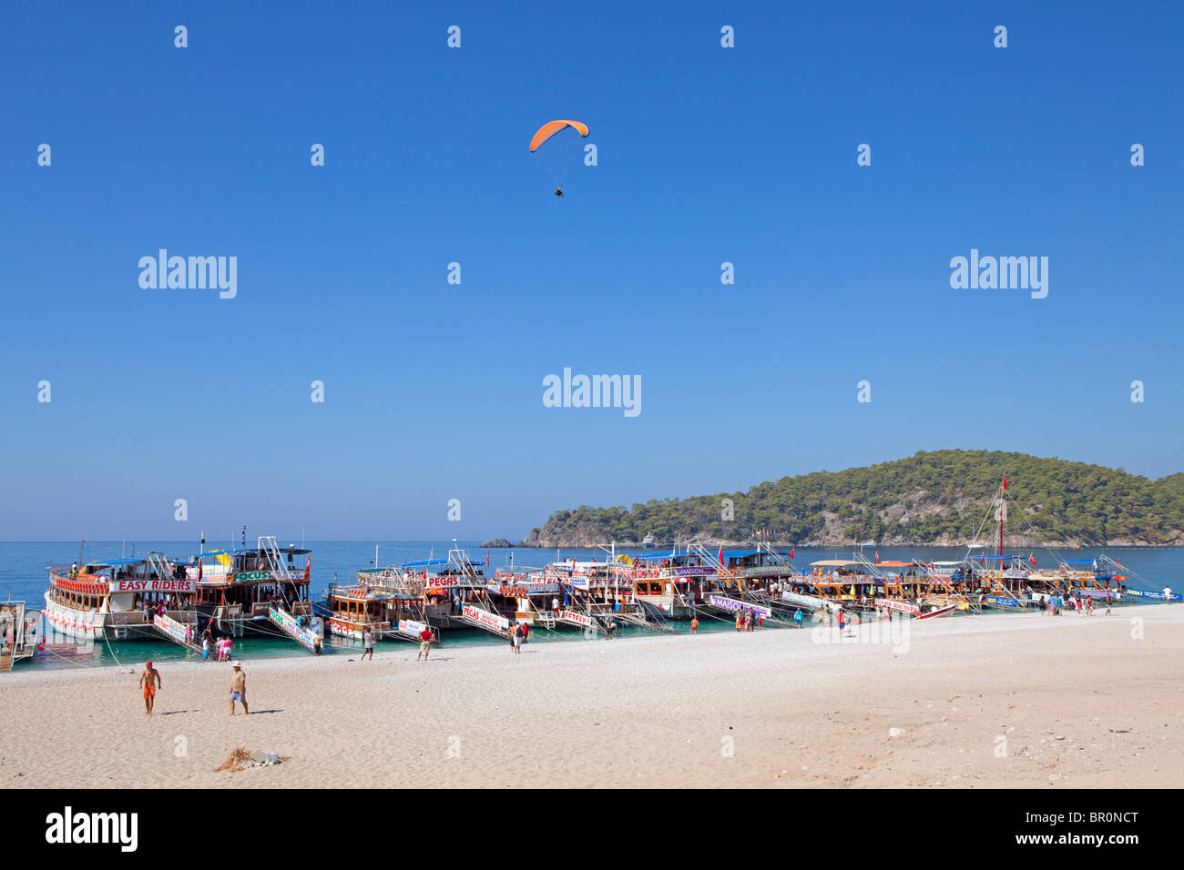 paraglider and excursion boats at Ölüdeniz Bay near Fethiye at the Turkish West coast Stock Photo