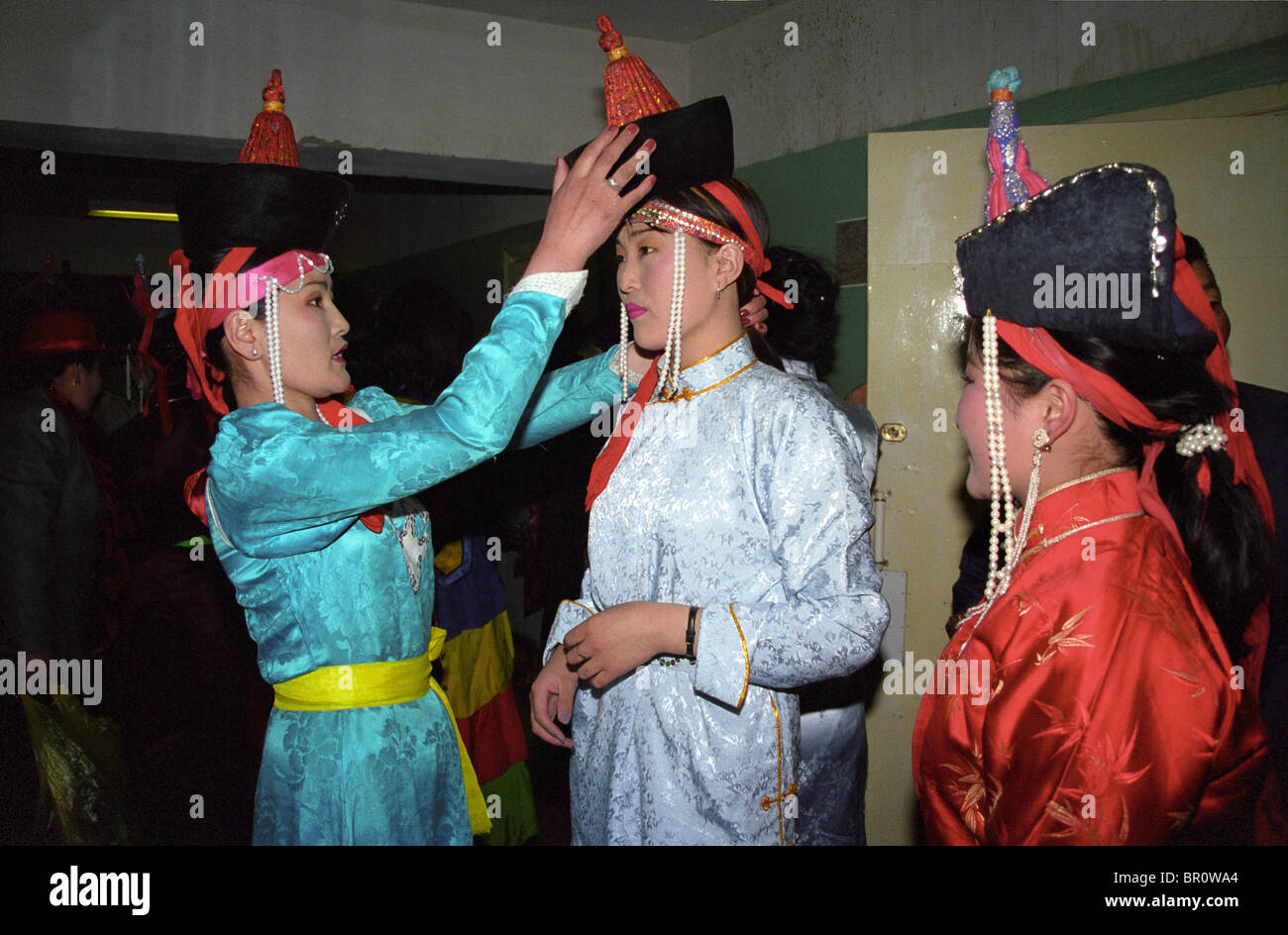 Préparatifs pour une représentation au théatre d'Arvaikheer Mongolie Theater Arvairkher Mongolia mongolie Mongolie traditional Stock Photo