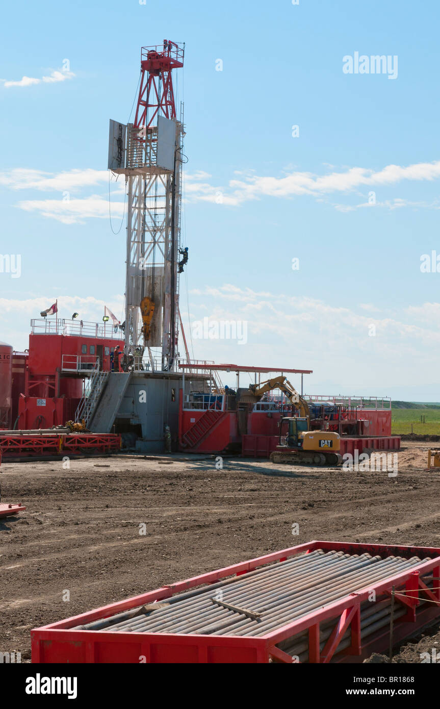 A Horizon Drilling drill rig and work crew at work on a crude oil well for N.A.L. Resources near Cochrane, Alberta. Stock Photo