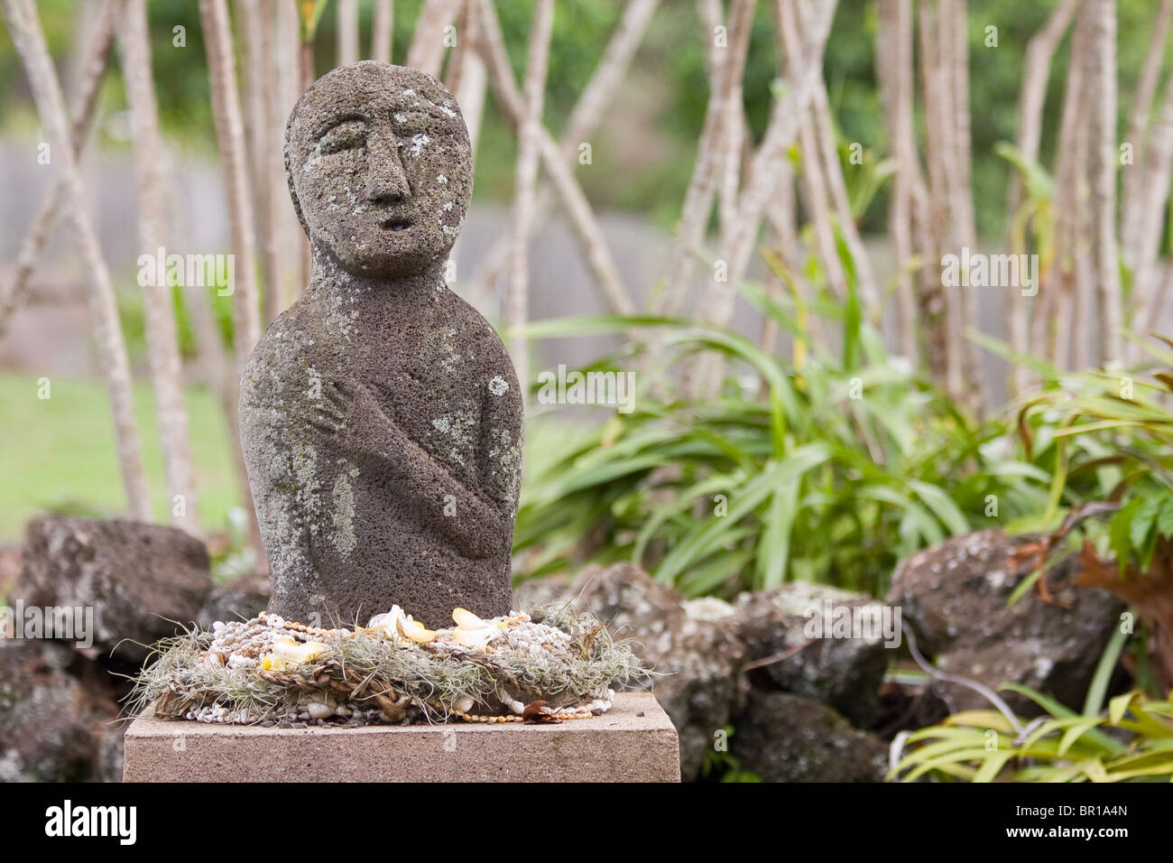 Hawaiian tiki statue hi-res stock photography and images - Alamy