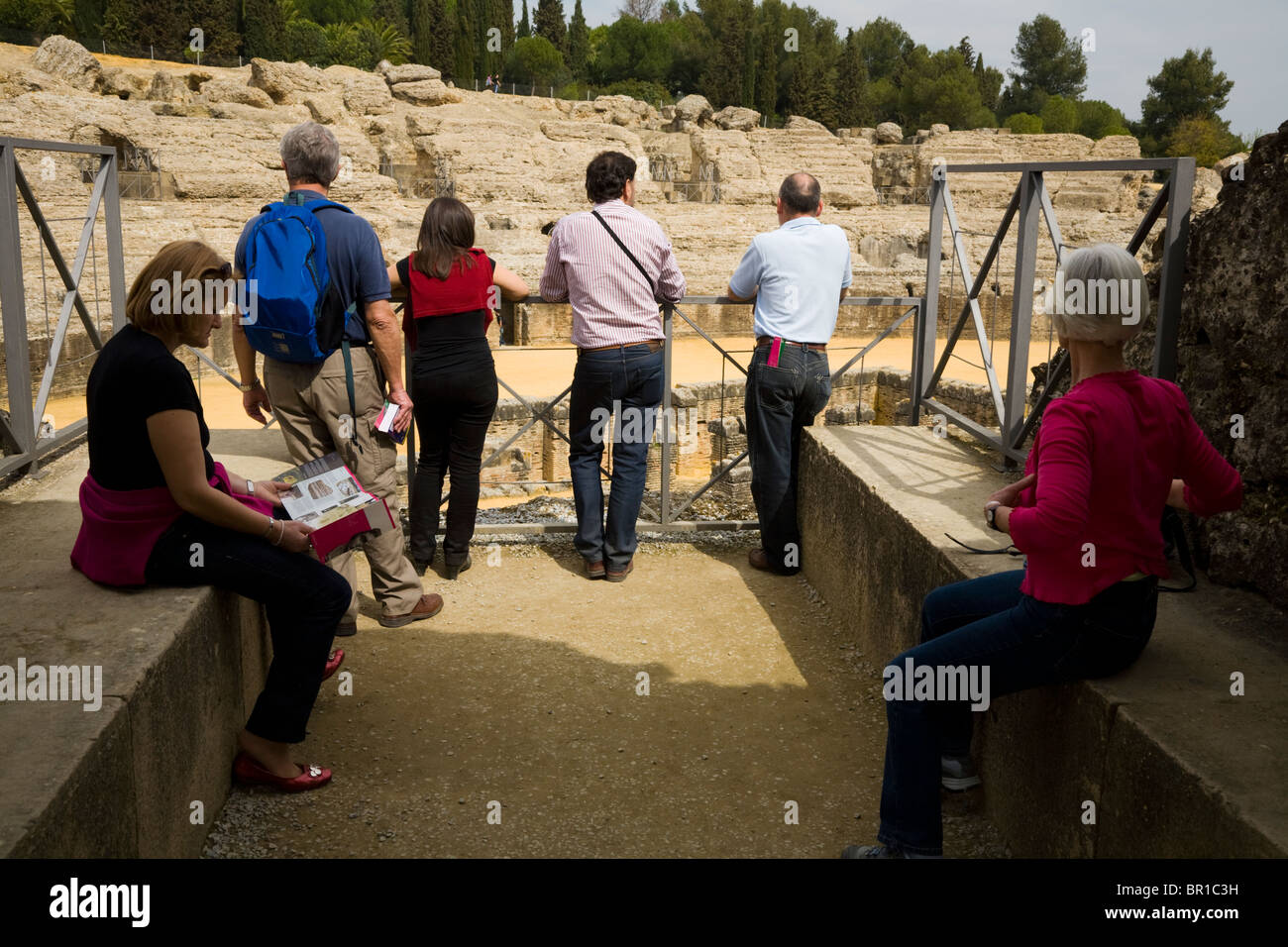 Viewing Platform Rome People wandering around ruins hi-res stock photography and images - Alamy