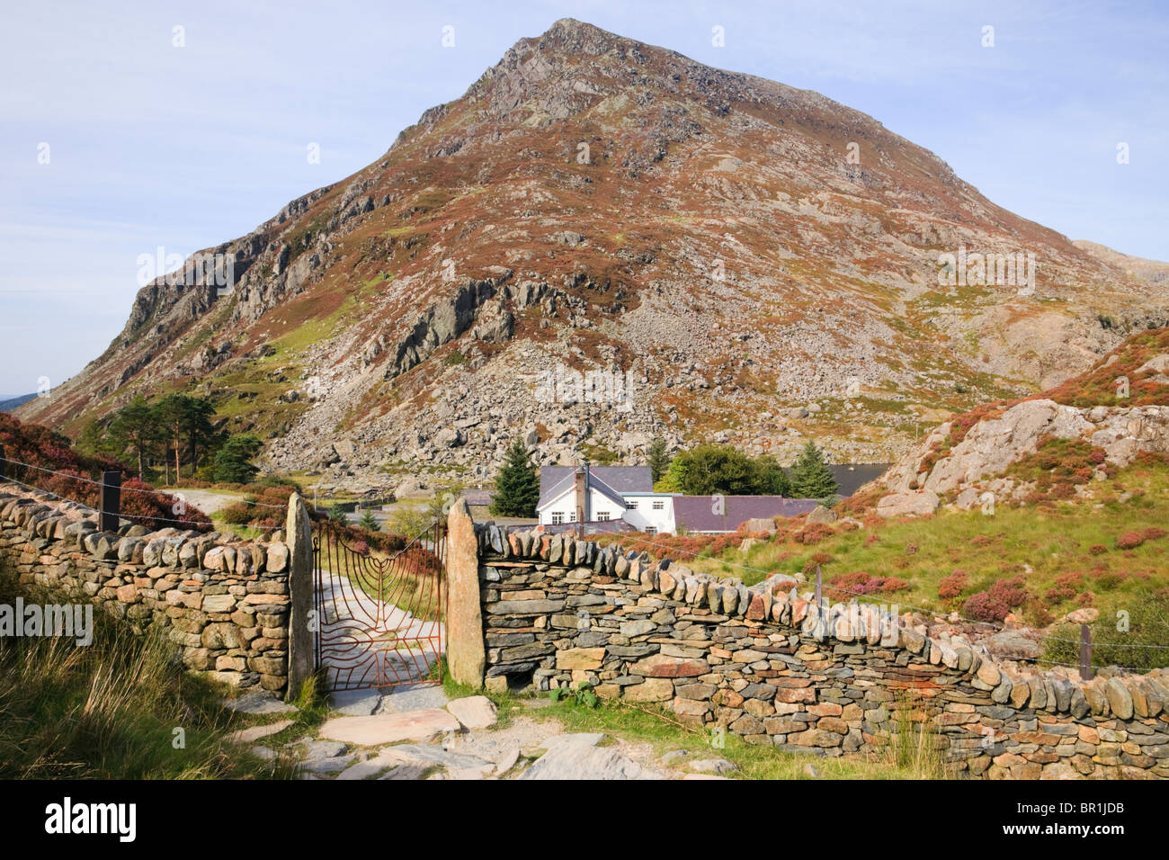 Footpath from Cwm Idwal with Ogwen Cottage Centre and Carnedd Pen Yr Ole Wen mountain. Ogwen Valley Snowdonia North Wales UK Britain Stock Photo
