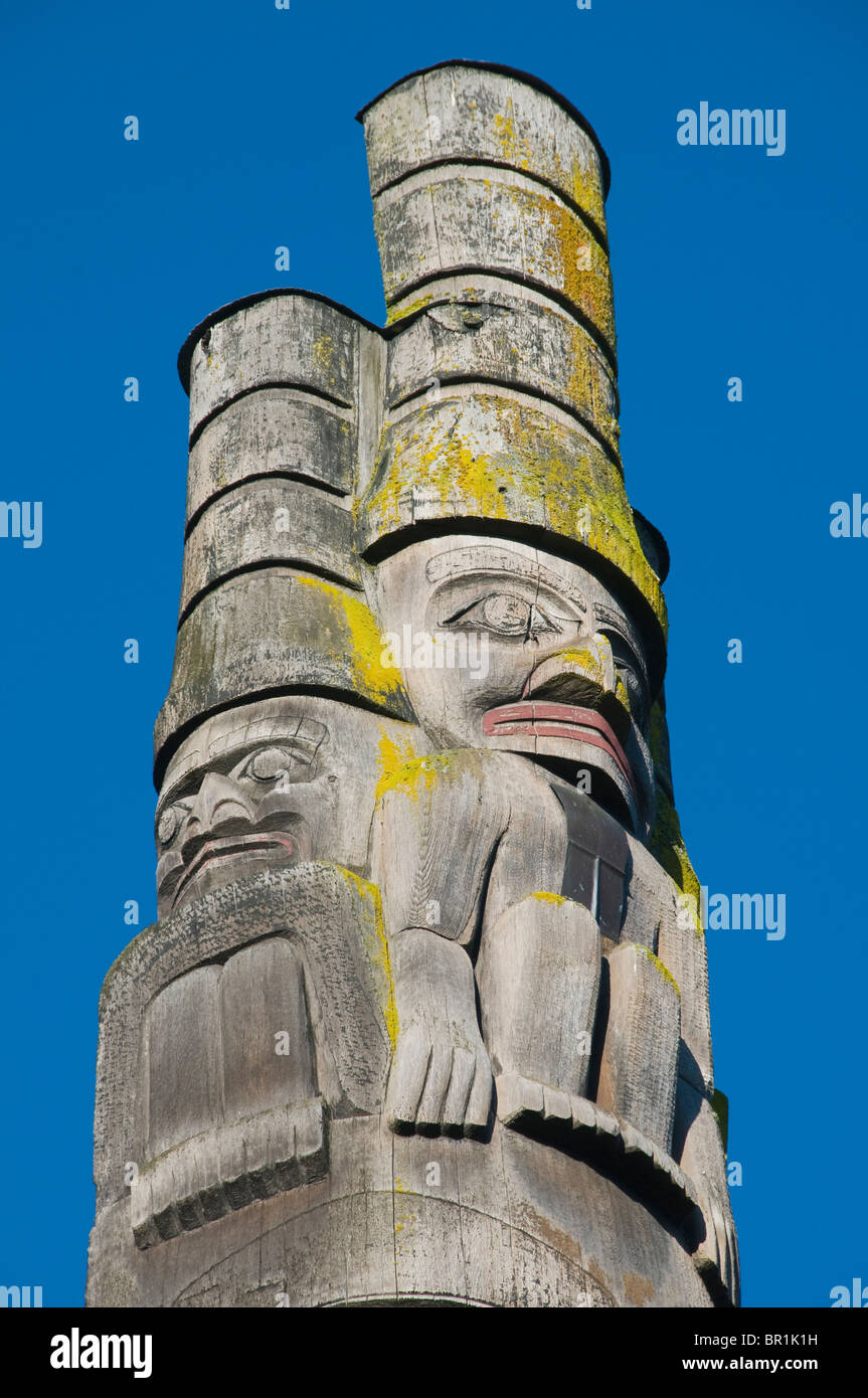 'Watchmen' Human figures atop Cumshewa Pole, Haida Style, Thunderbird Park, Royal BC Museum, Victoria BC CANADA Stock Photo