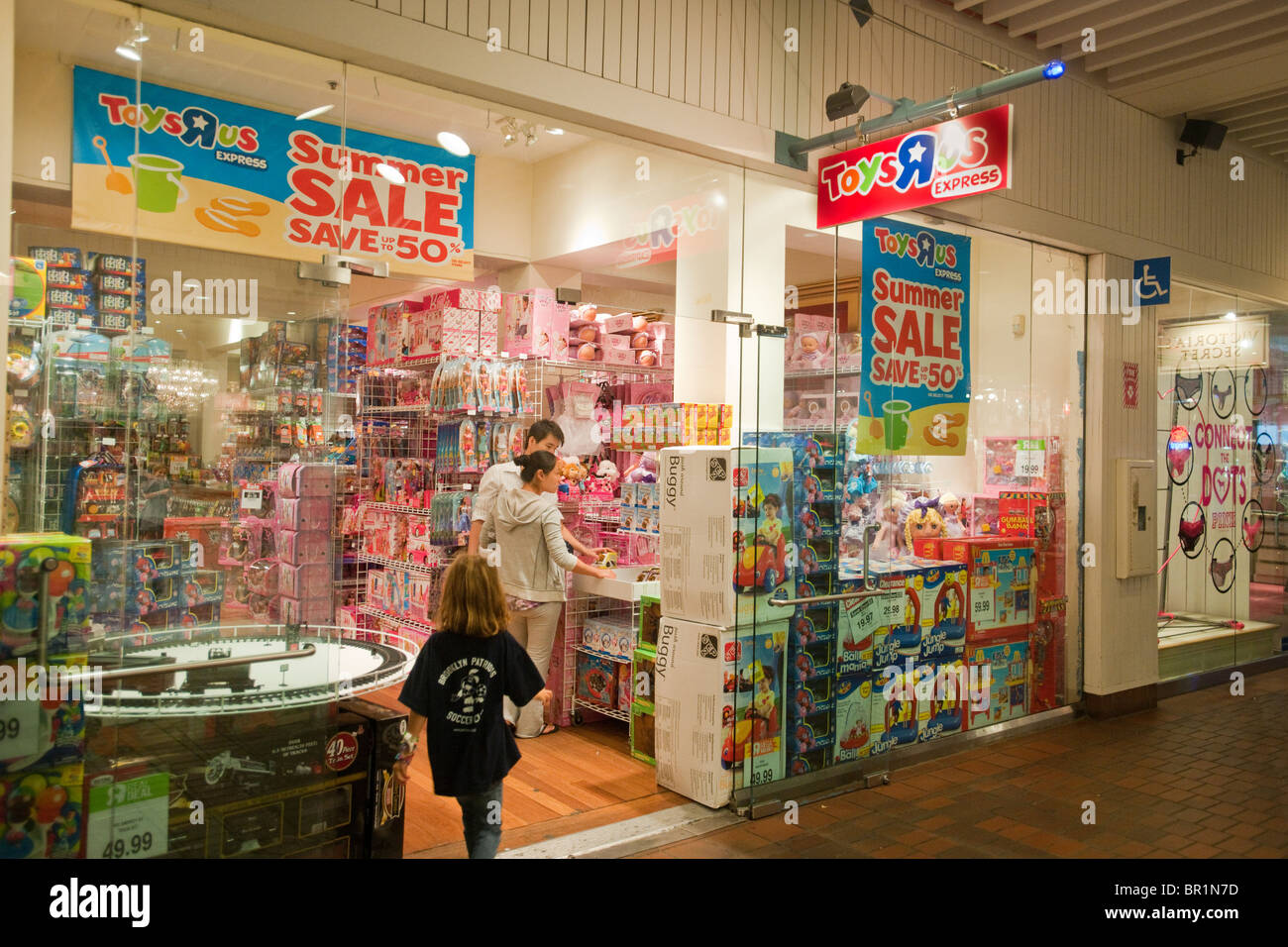 toys r us carnival mall