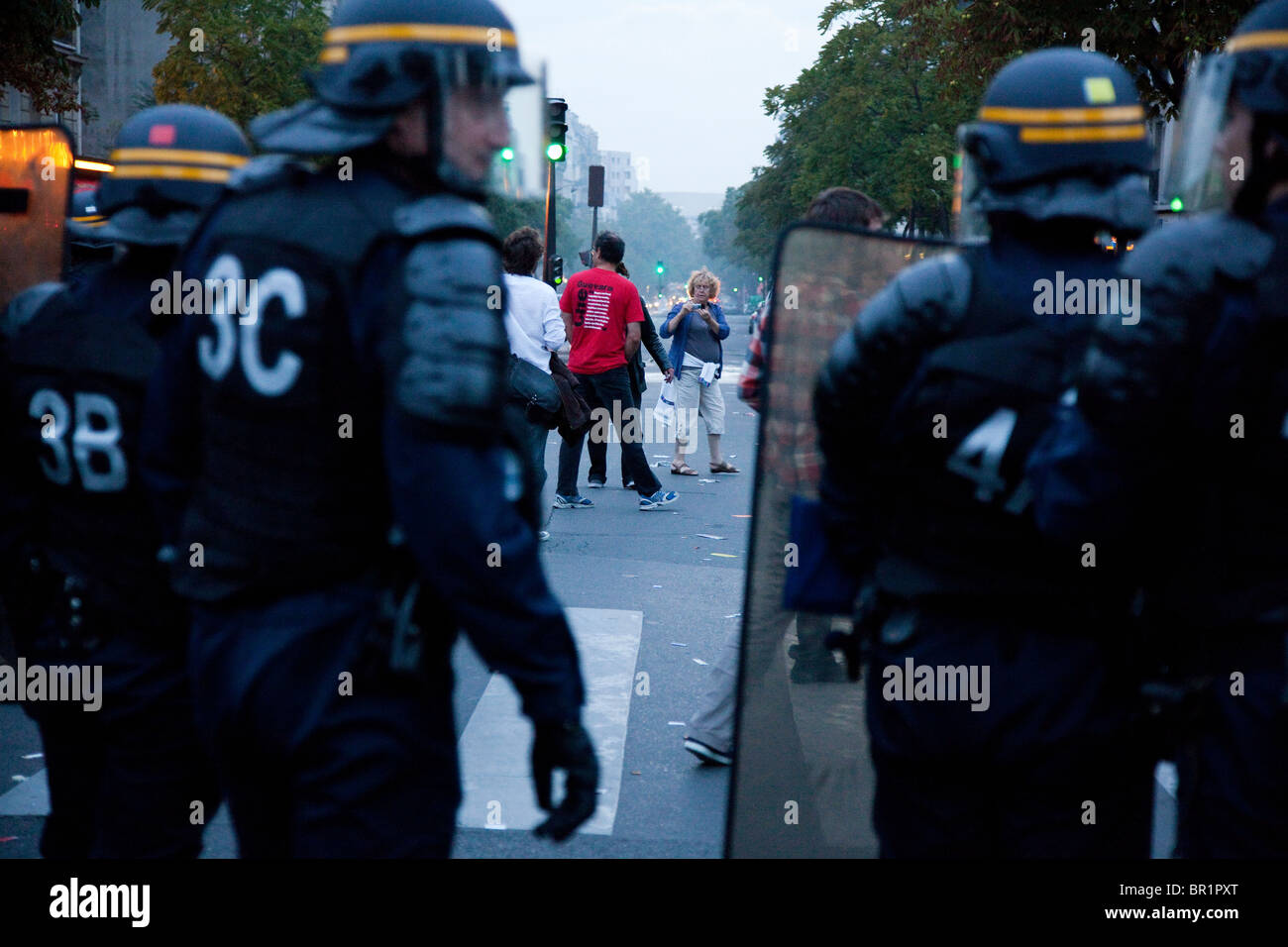 Crs french riot police force hi-res stock photography and images - Alamy