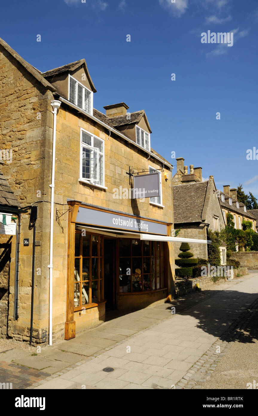 Broadway Cotswolds High Street High Resolution Stock Photography and ...