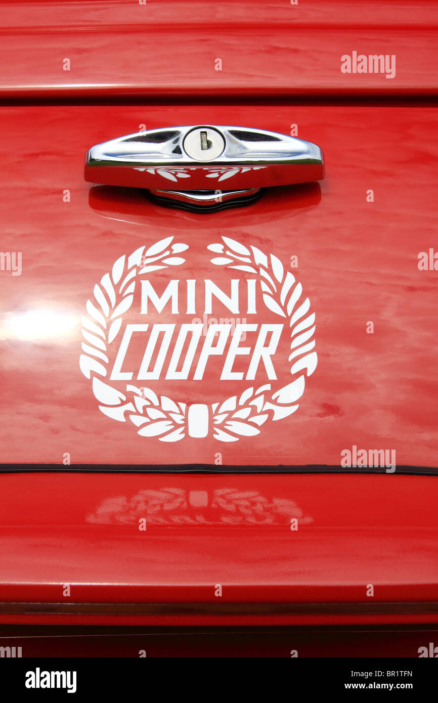 Mini Cooper Logo High Resolution Stock Photography and Images - Alamy