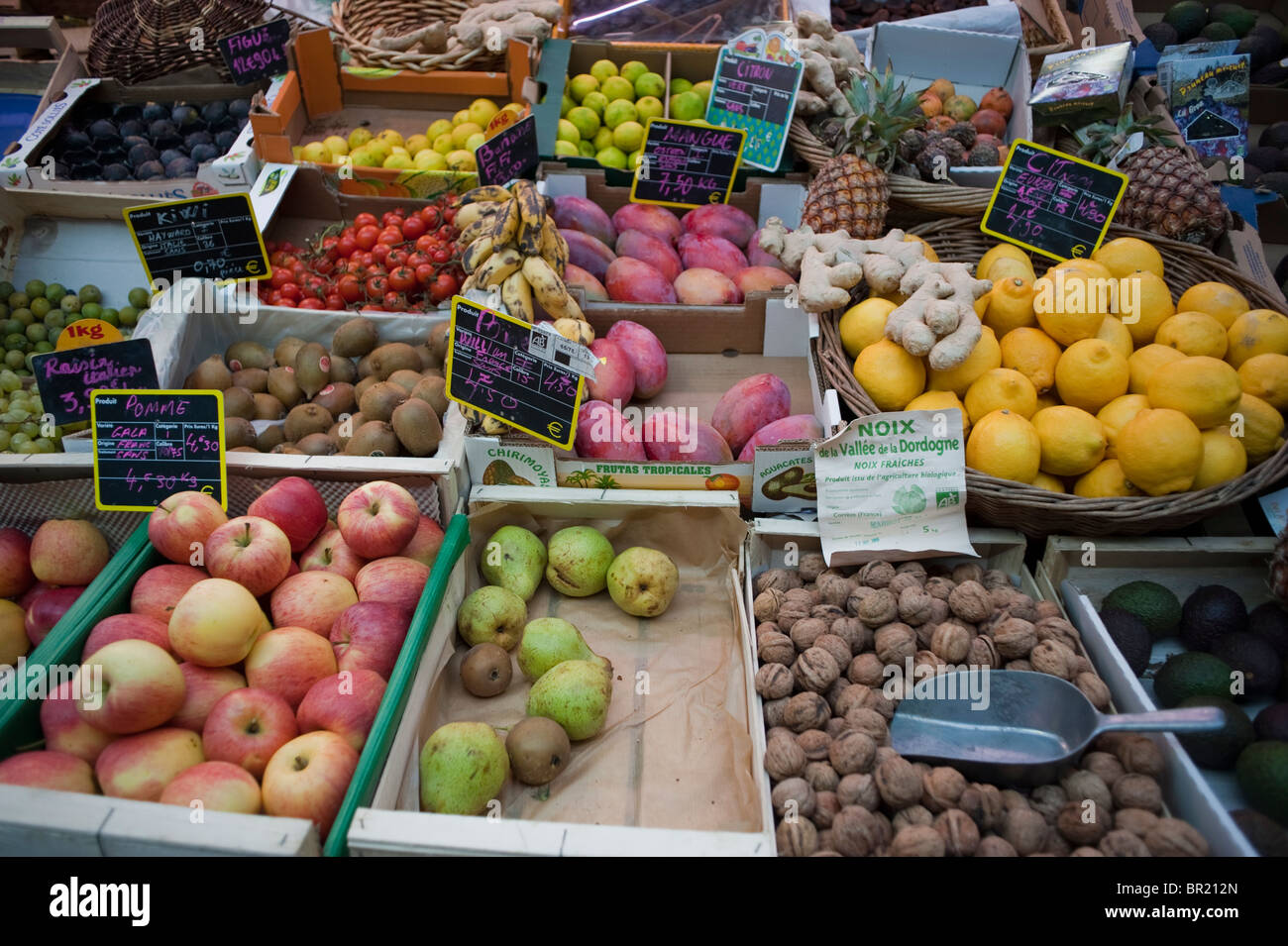 Paris, France, Organic Fruit in Farmer's Market, Le Marais District, 'Les Enfants Rouges' Produce, organic shopping, france bio Stock Photo