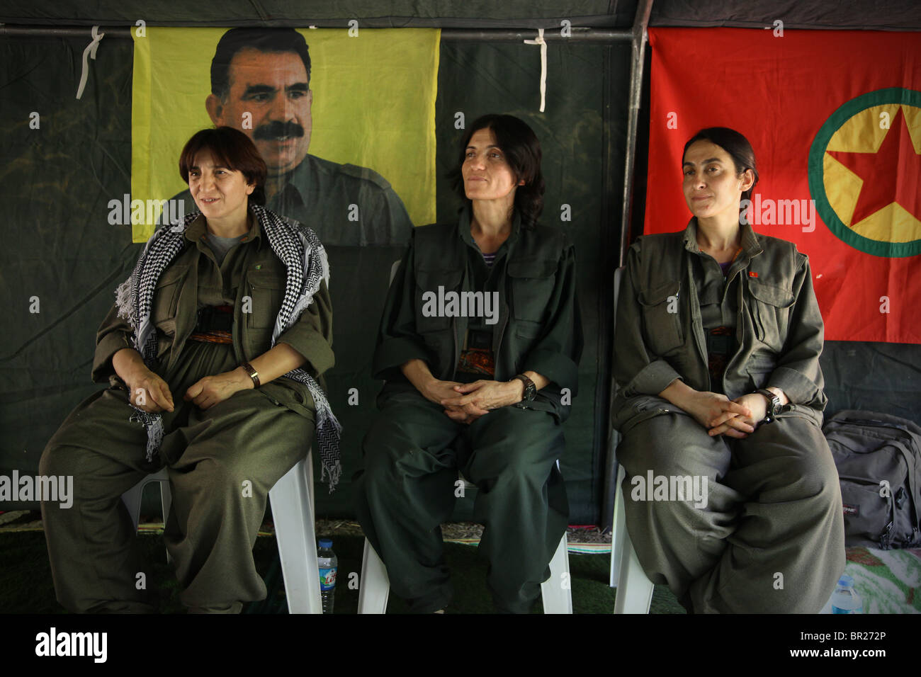 Sozdar Avesta ( Left ) Kurdistan Communities Union (KCK) Executive Council Member with high ranking female Guerrilla commanders of the HPG  sitting with the figure of former PKK militant leader Abdullah Ocalan in a hideout camp in Quandil Mountains, Northern Iraq Stock Photo