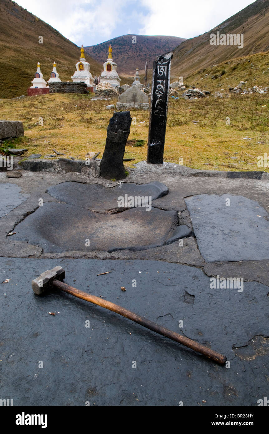 Tools and preparation area of Tibetan Buddhist sky burial grounds, Juli Monastery, Xinduqiao, Sichuan Province, China Stock Photo
