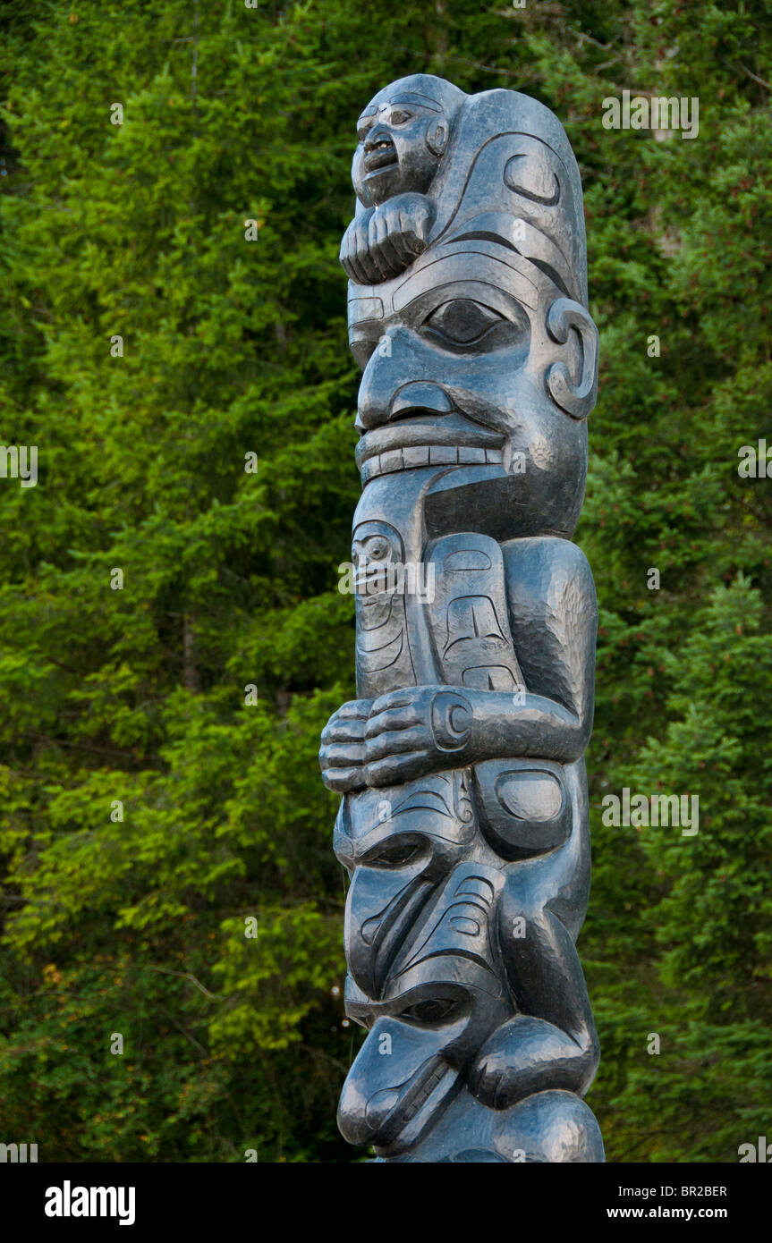 'Raven and Wolf', a concrete sculpture by artist Mike Olsen, at Westcott Bay Sculpture Park, San Juan Island, Washington. Stock Photo