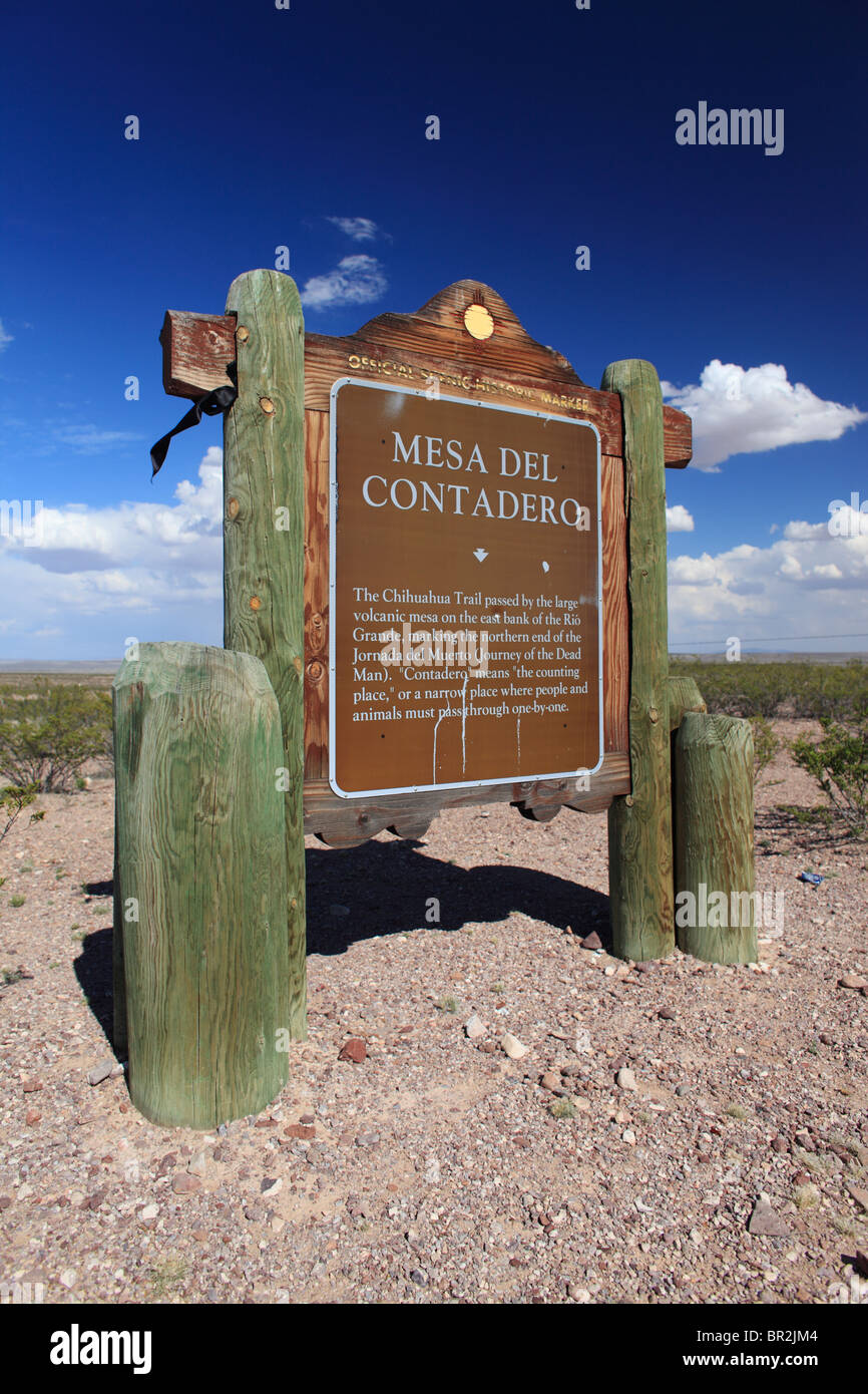 An historic marker in rural New Mexico marking the Mesa del Contadero along the Chihuahua Trail. Stock Photo