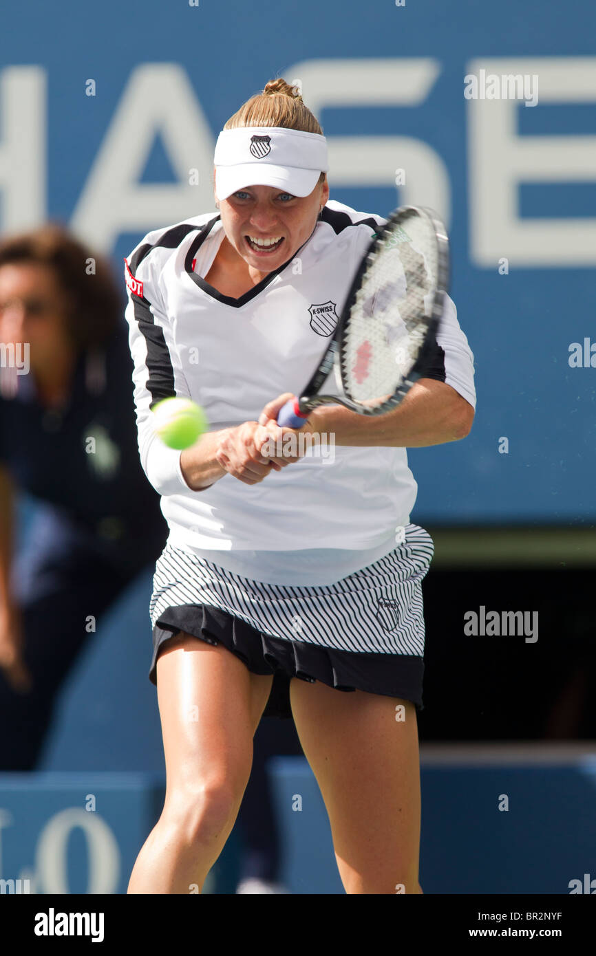 Vera Zvonareva (RUS) competing at the 2010 US Open Tennis Stock Photo