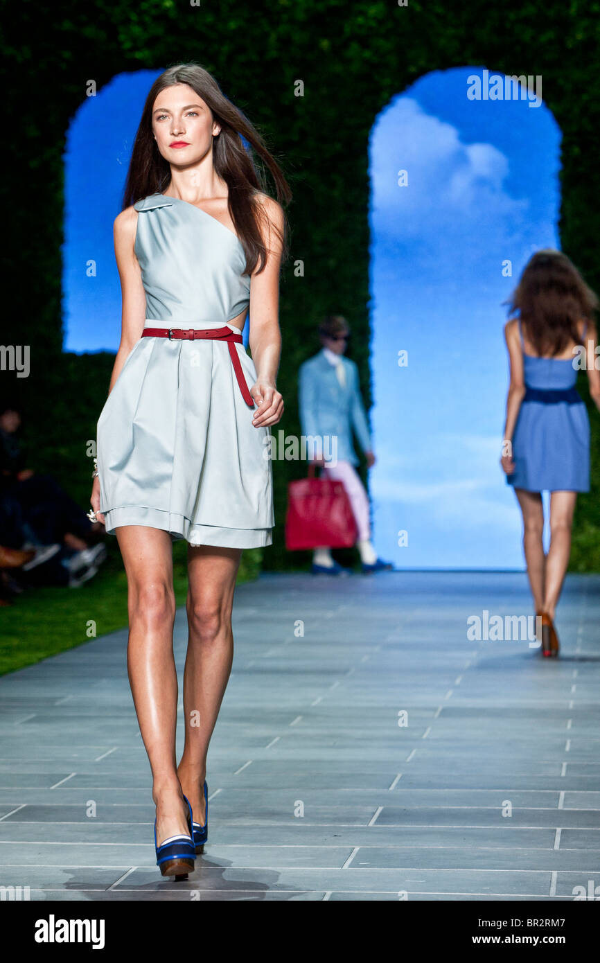 Tommy hilfiger catwalk summer hi-res stock photography and images - Alamy