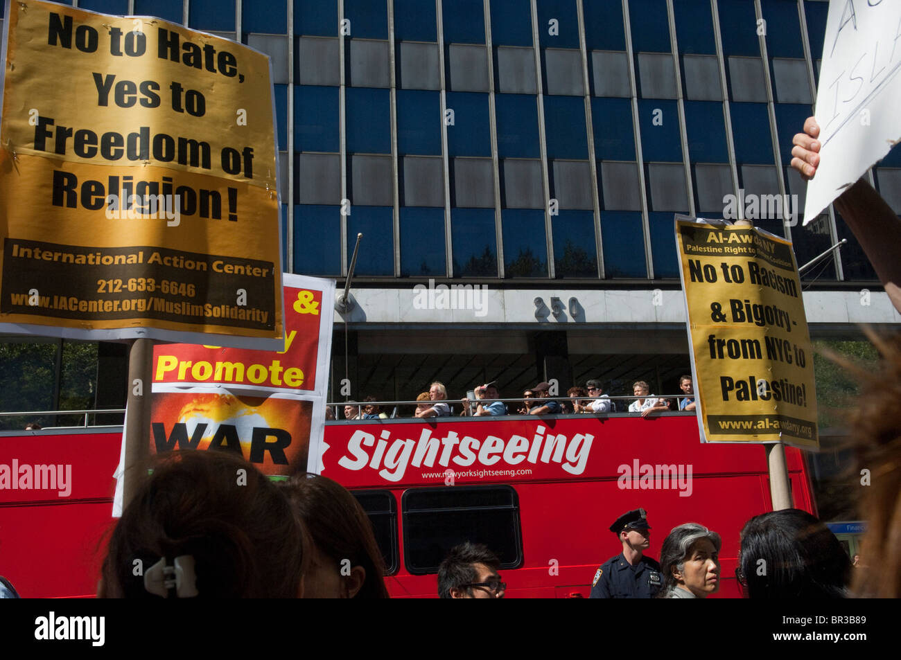 Supporters of the Cordoba Initiative Mosque and Islamic cultural center rally in New York Stock Photo