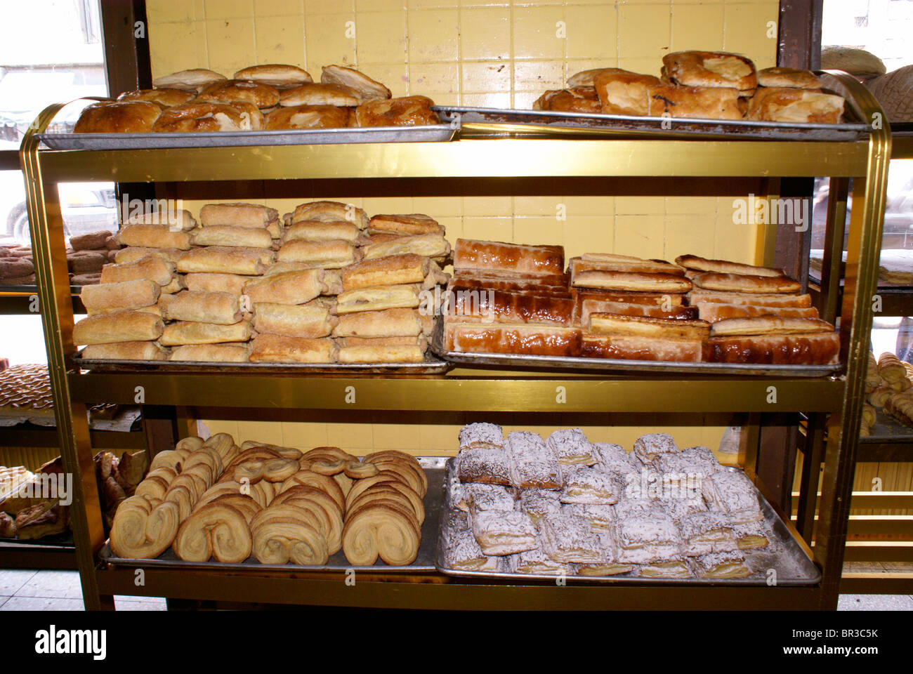 mexican-baked-goods-in-a-panaderia-or-bakery-in-puebla-mexico-the