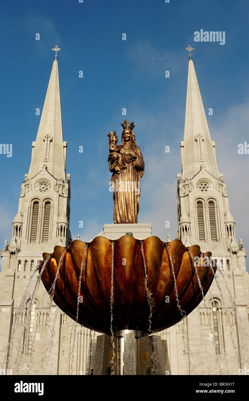 The basilica at Ste Anne de Beaupre in Quebec Stock Photo Alamy