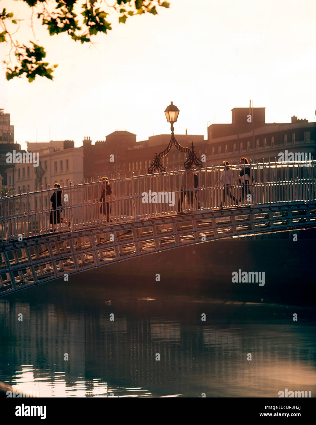 Hapenny bridge dublin vertical hi-res stock photography and images - Alamy