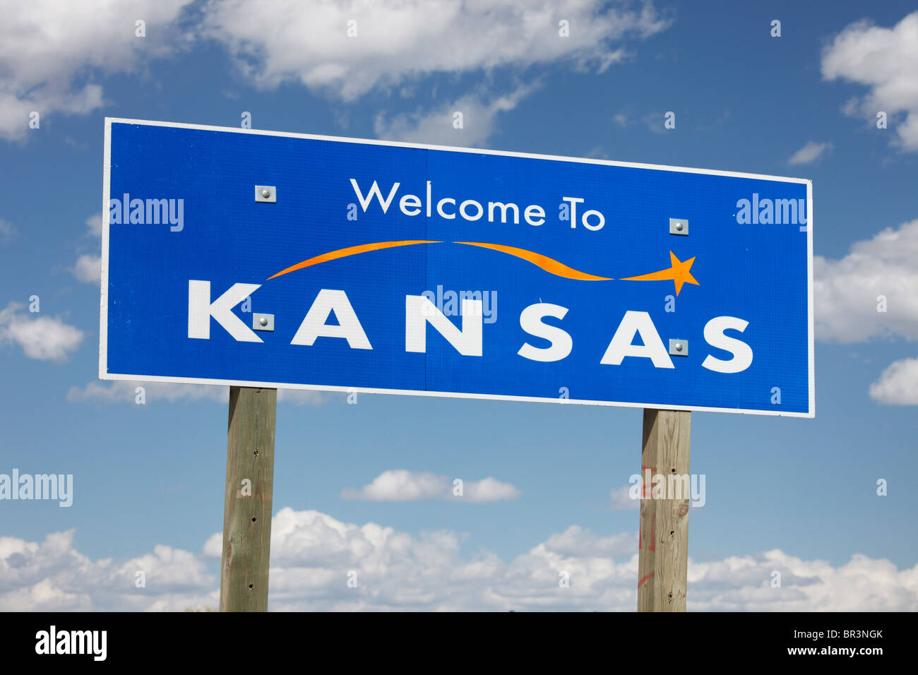 Welcome to Kansas sign at the Oklahoma / Kansas border Stock Photo - Alamy