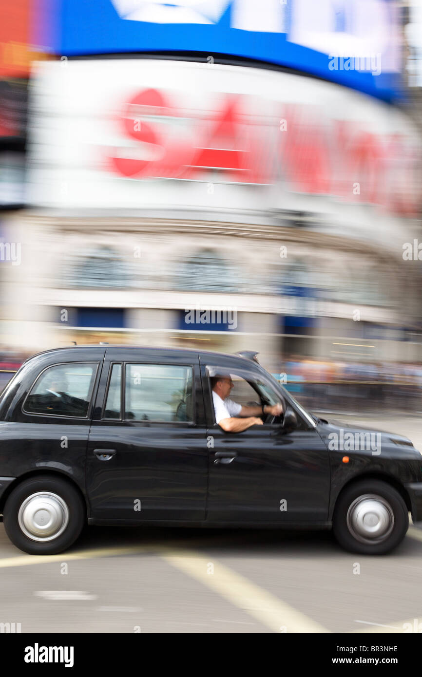 London taxi passing through Piccadilly Circus, London Stock Photo