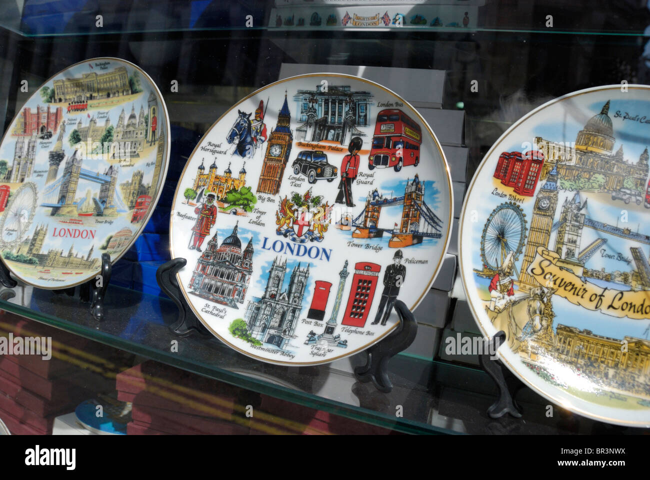 London souvenir plates in a shop window Stock Photo Alamy
