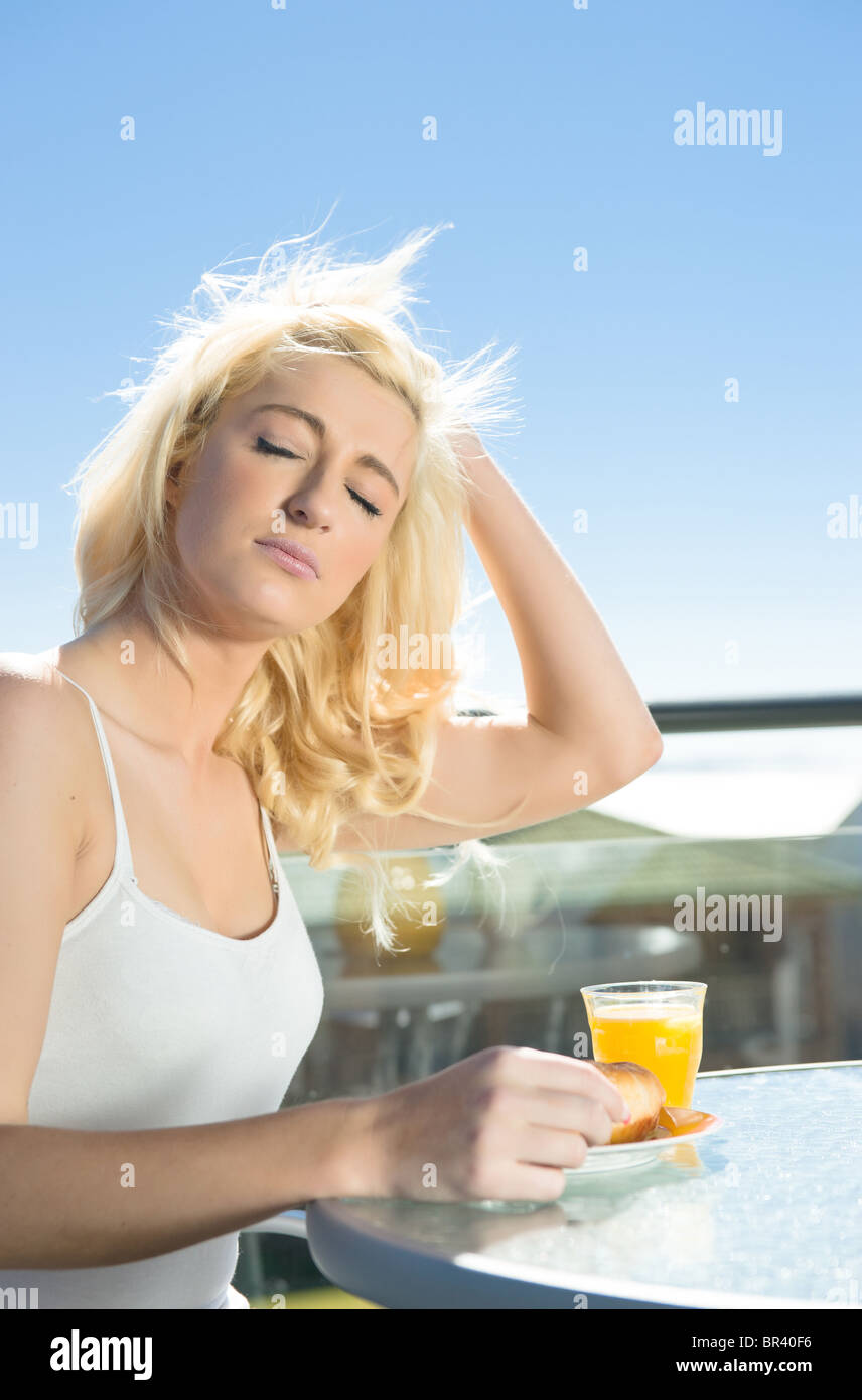 Sunshine beautiful woman hi-res stock photography and images - Alamy
