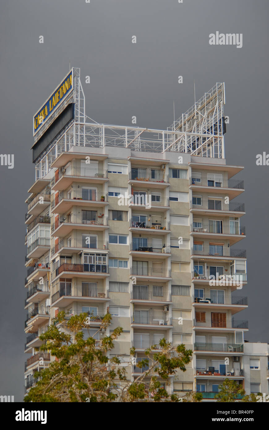 Tower block flats hi-res stock photography and images - Alamy