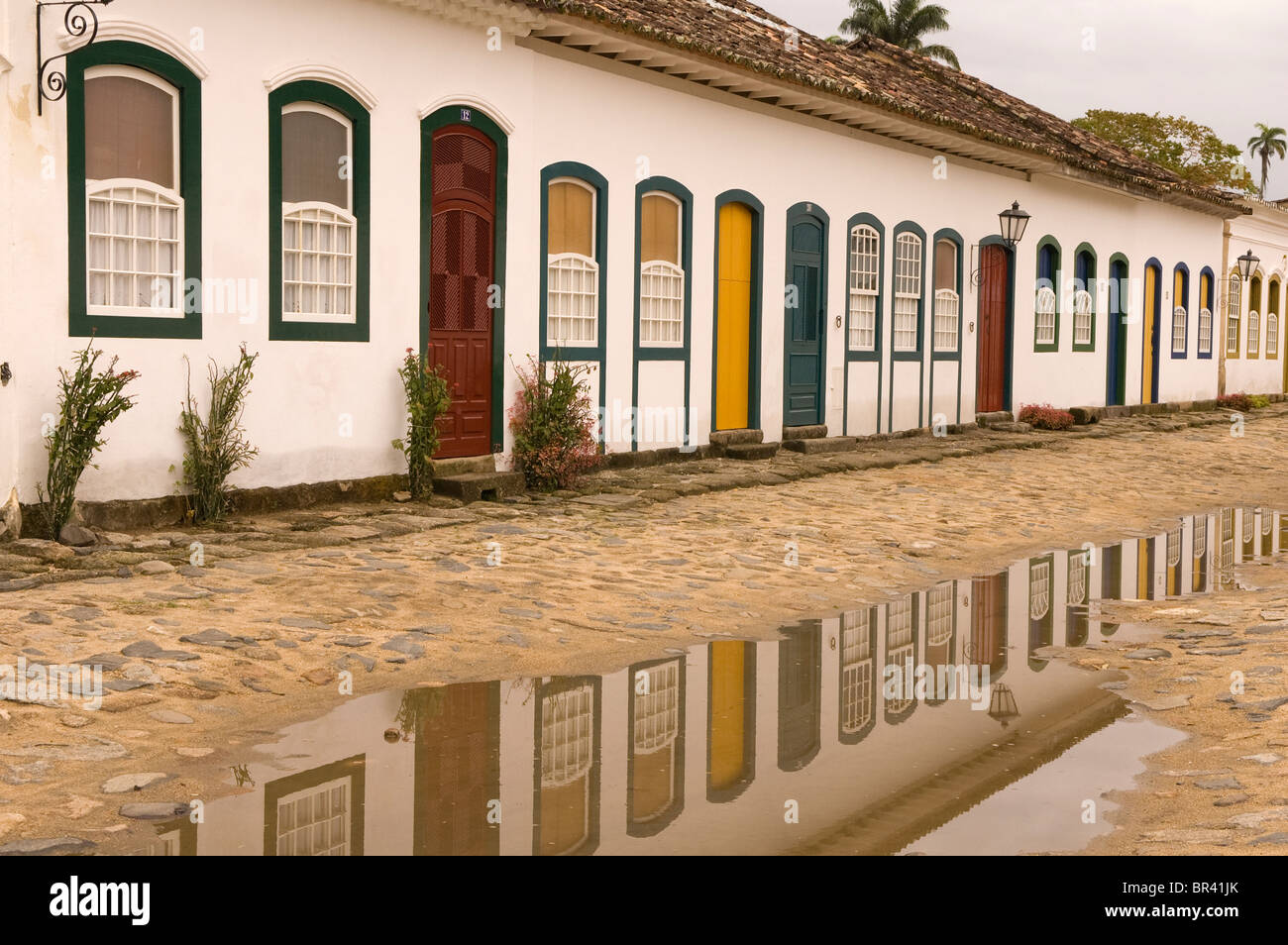Buildings doors hi-res stock photography and images - Alamy