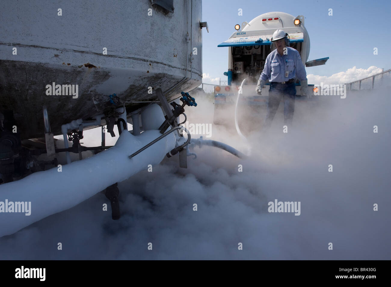 Oxygen tanker hi-res stock photography and images - Alamy