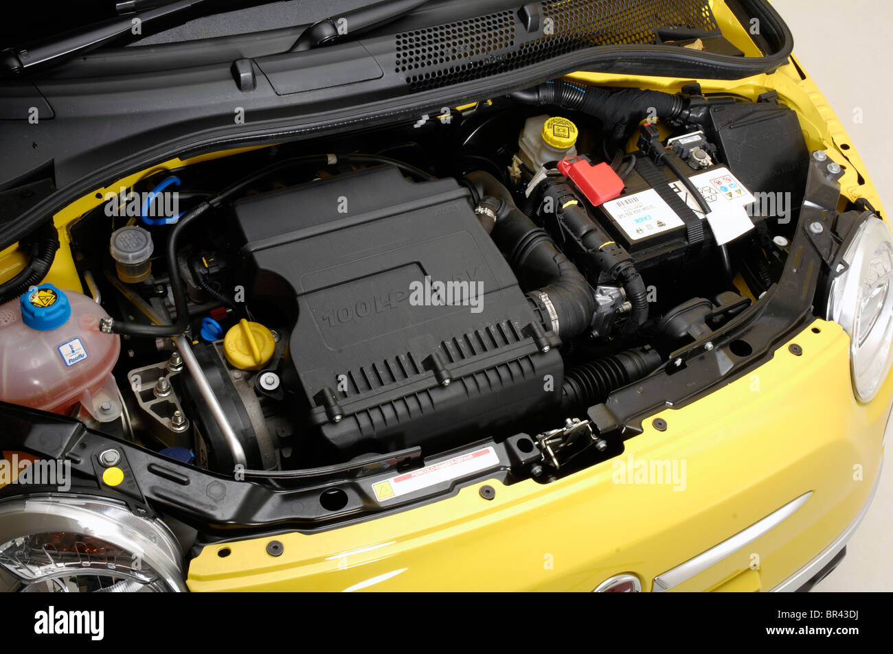 Fiat 500 engine hi-res stock photography and images - Alamy