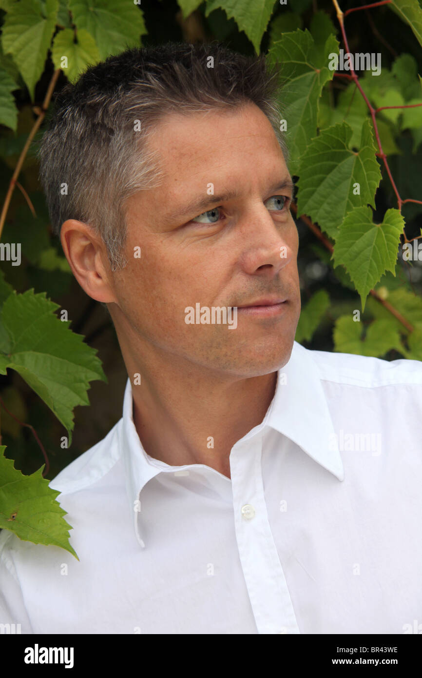 Person wearing grey shirt hi-res stock photography and images - Alamy