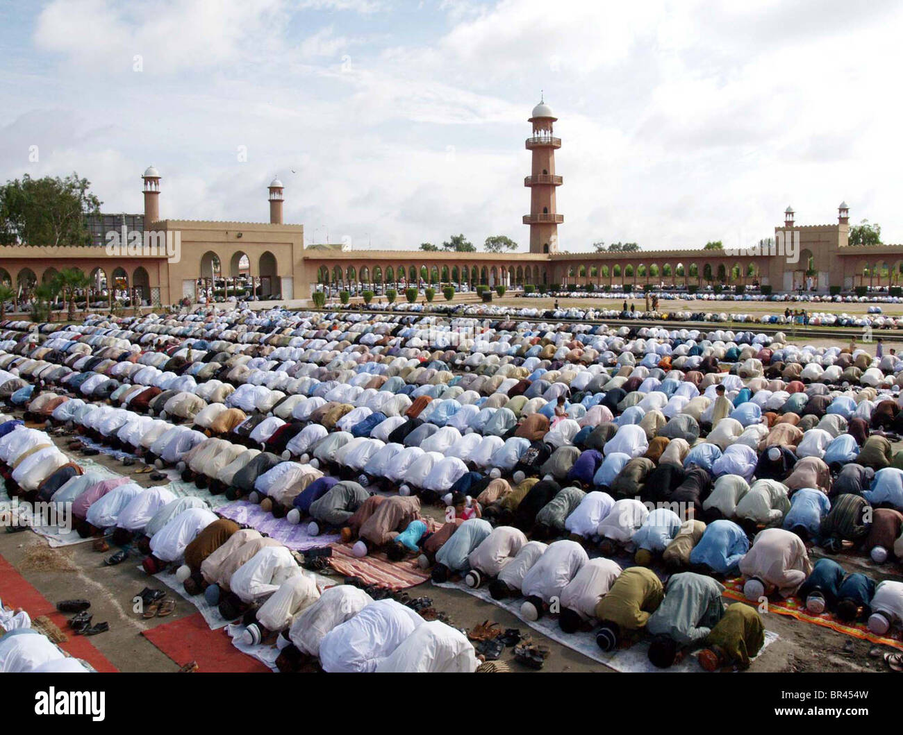 Faithful Muslims offer EidulFitar prayer at Eidgah ground in Hyderabad on Saturday, September Faithful Muslims offer EidulFitar prayer at Eidgah ground in Hyderabad on Saturday, September