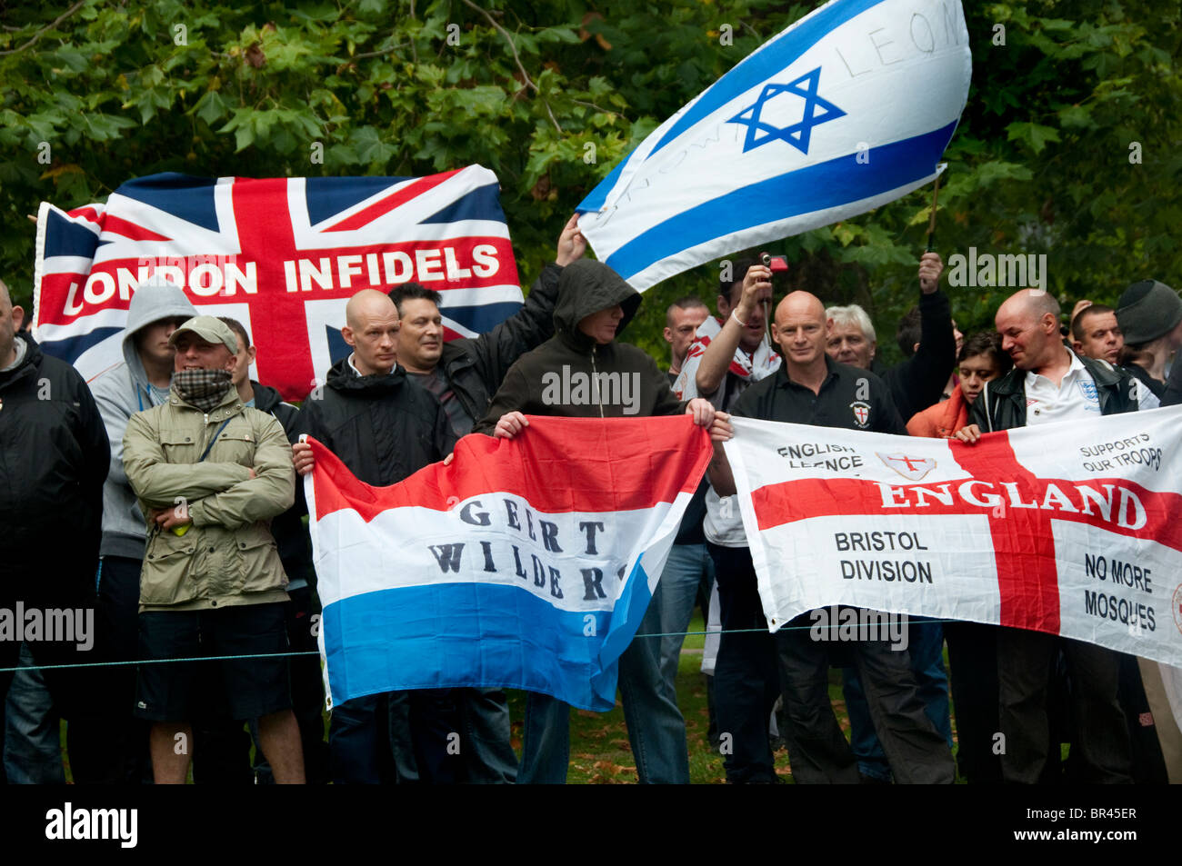 The English Defence League EDL an extreme right wing Islamophobic group went to the US Embassy on 9.11 2010 to lay a wreath in r Stock Photo