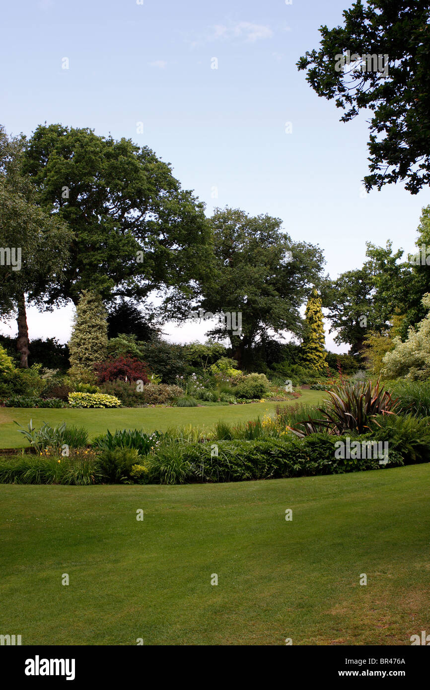SUMMER FLOWER BEDS AND BORDERS WITHIN THE BETH CHATTO GARDEN. ESSEX. UK