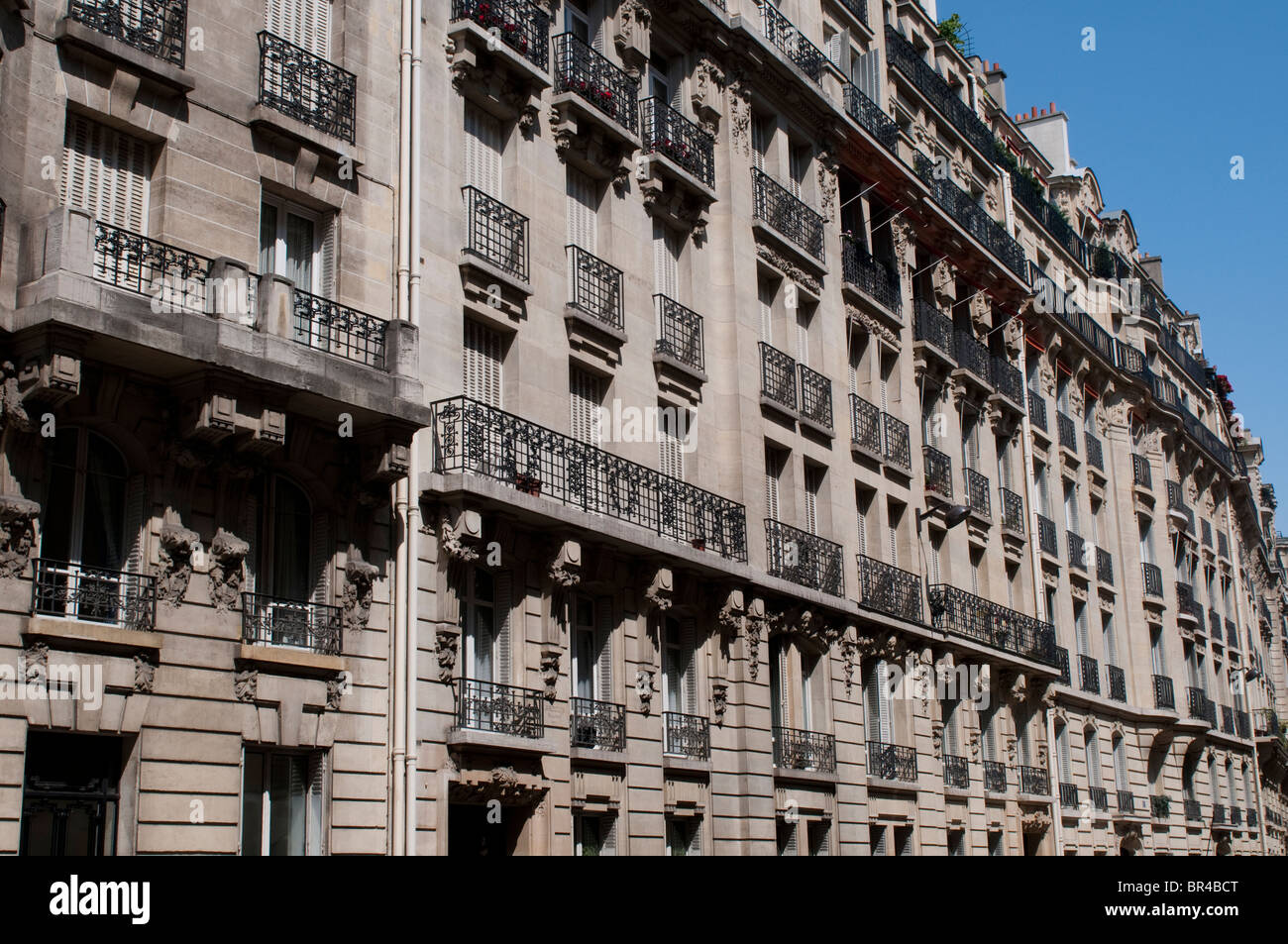 16th arrondissement buildings hi-res stock photography and images - Alamy
