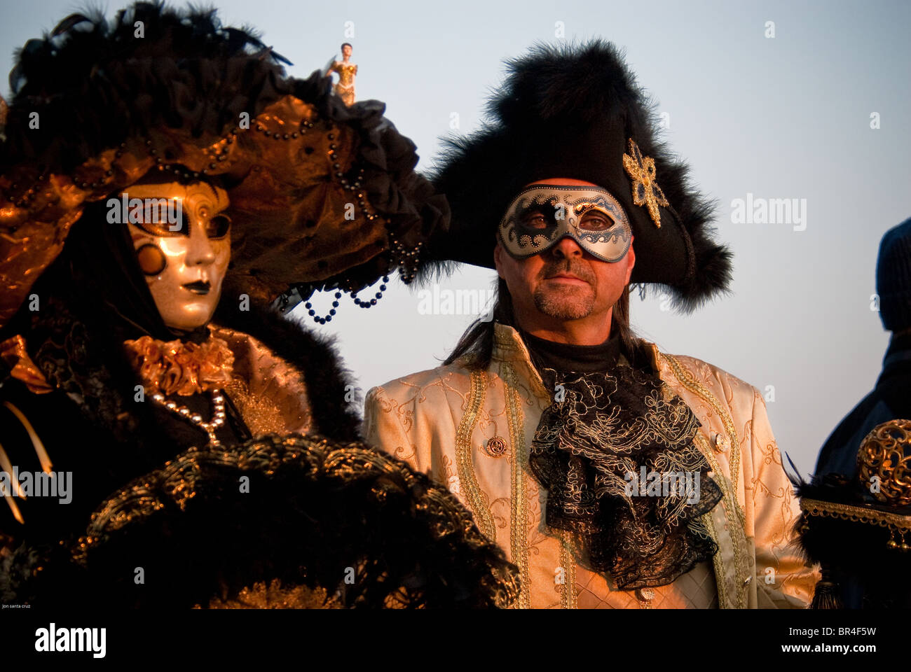 Couple carnival in venice hi-res stock photography and images - Alamy