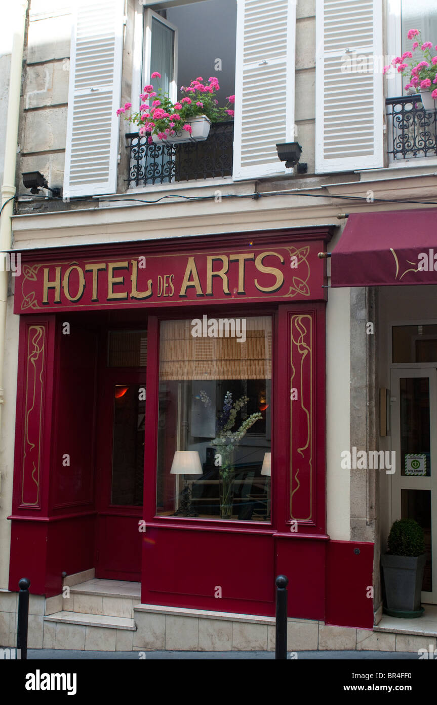 Hotel des Arts, Montmartre, Paris, France Stock Photo - Alamy
