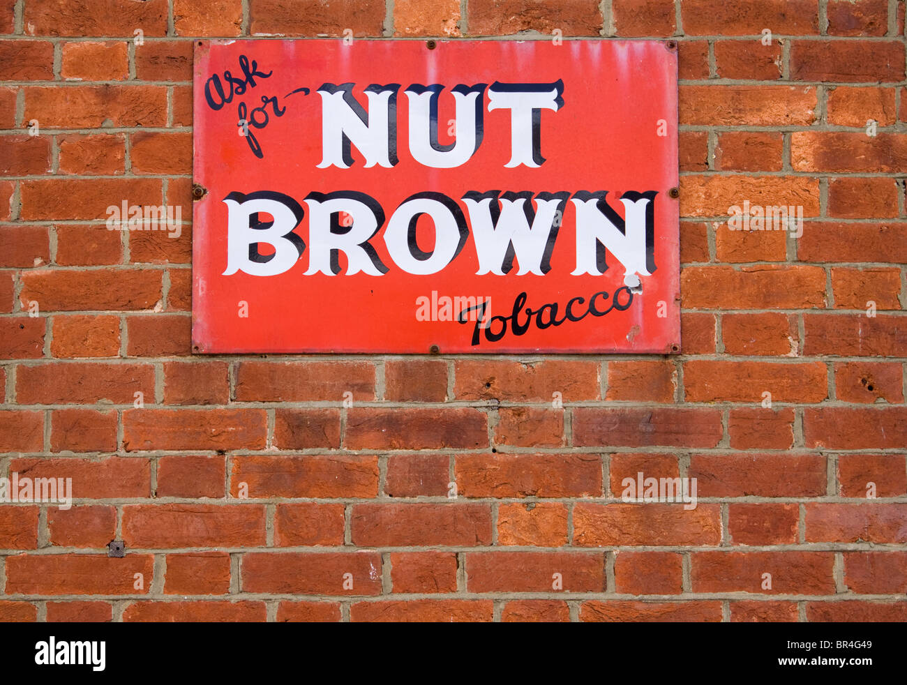 nut brown tobacco Nut brown tobacco enamel sign hi-res stock photography and images