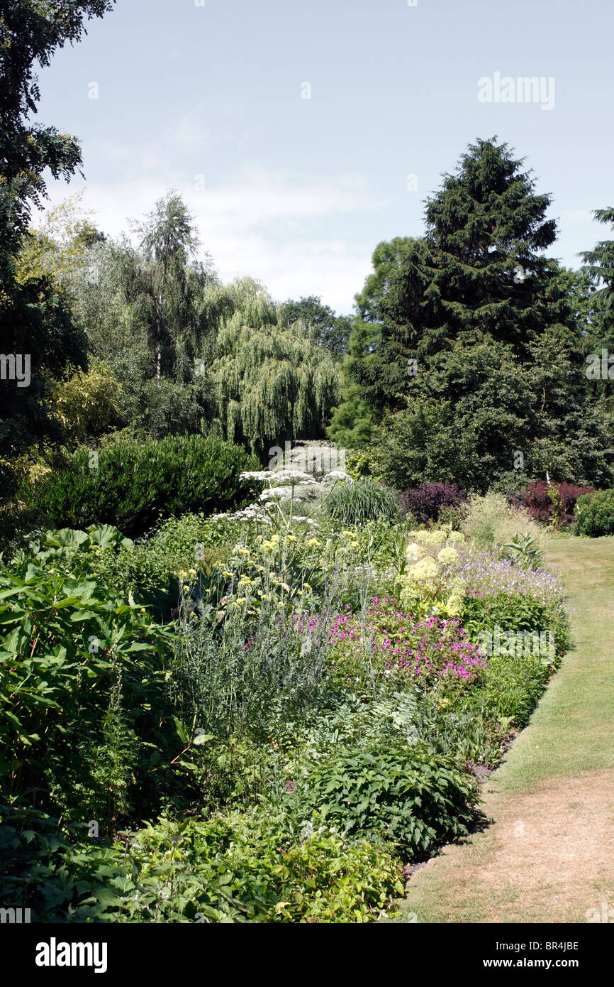 SUMMER FLOWER BEDS AND BORDERS WITHIN THE BETH CHATTO GARDEN. ESSEX. UK