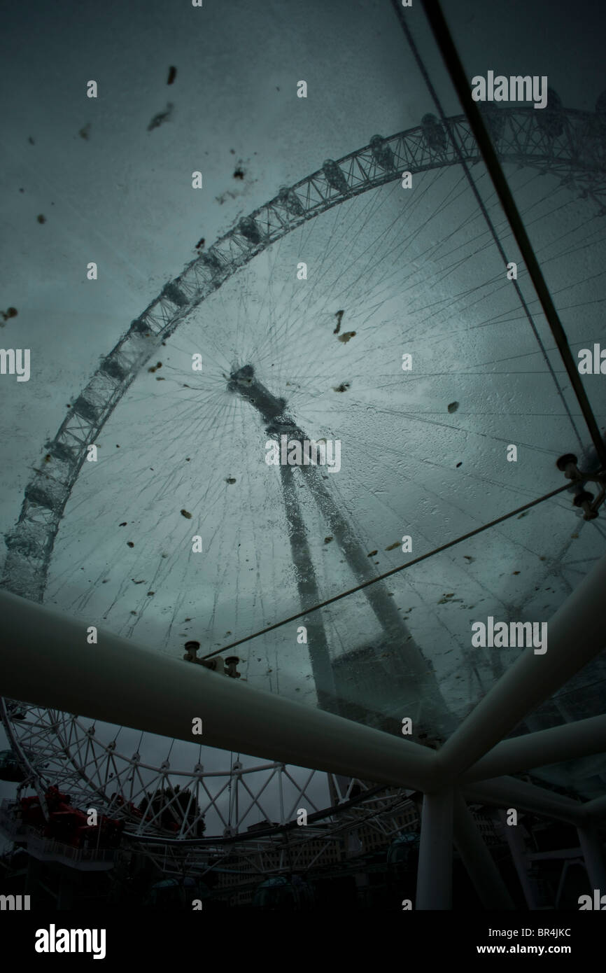 Rain through a window hi-res stock photography and images - Alamy