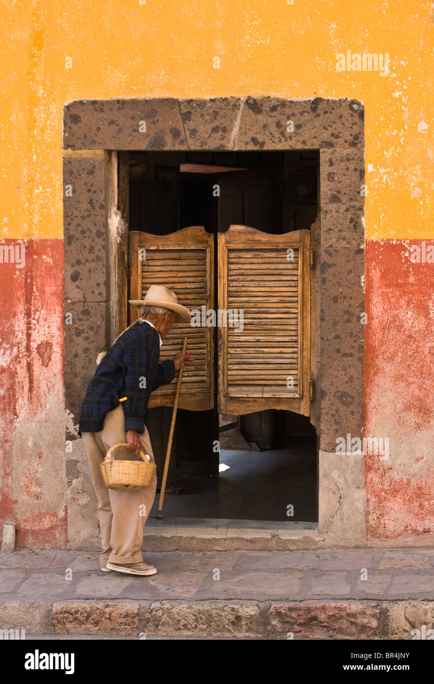 A Mexican farmer enters a SALOON - SAN MIGUEL DE ALLENDE, MEXICO Stock Photo